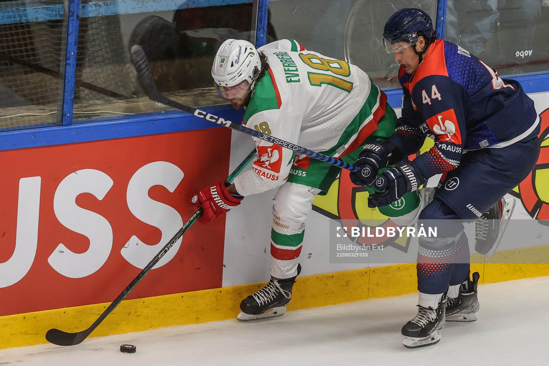 Dennis Everberg of Rögle against Andrew O’Brien of