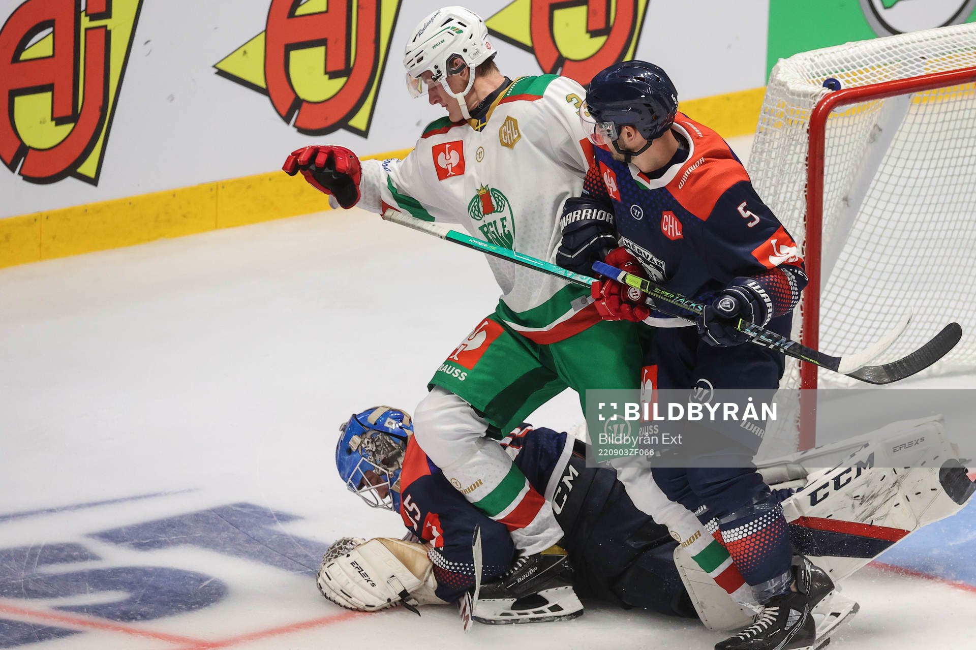 Michael Kapla of Rögle against Dominik Horvath and Bence
