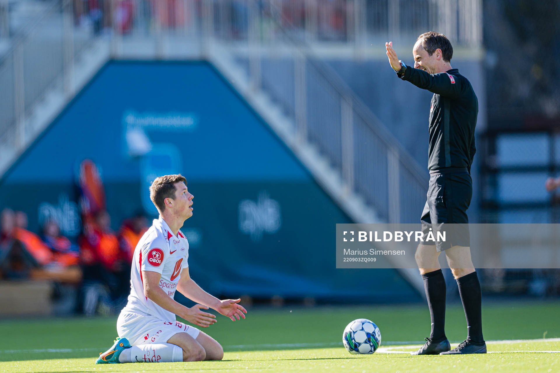 Mathias Knutsen Rasmussen of Brann and Jan Morten Tennøy,