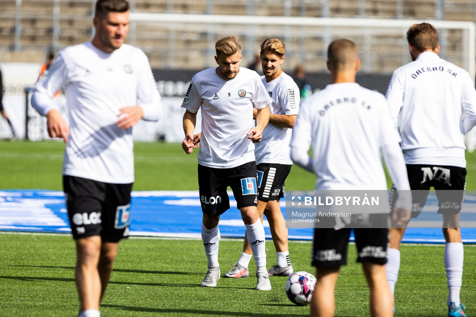 Örebros Erik Björndahl på uppvärmningen