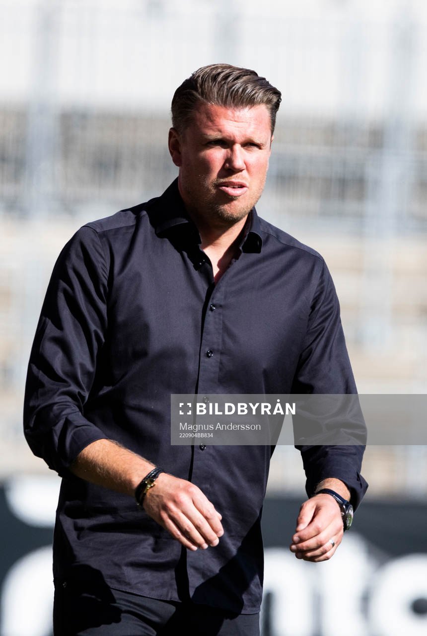 Örebros tränare Christian Järdler under fotbollsmatchen i Superettan mellan Örebro och Norrby den 4 september 2022 i Örebro. 