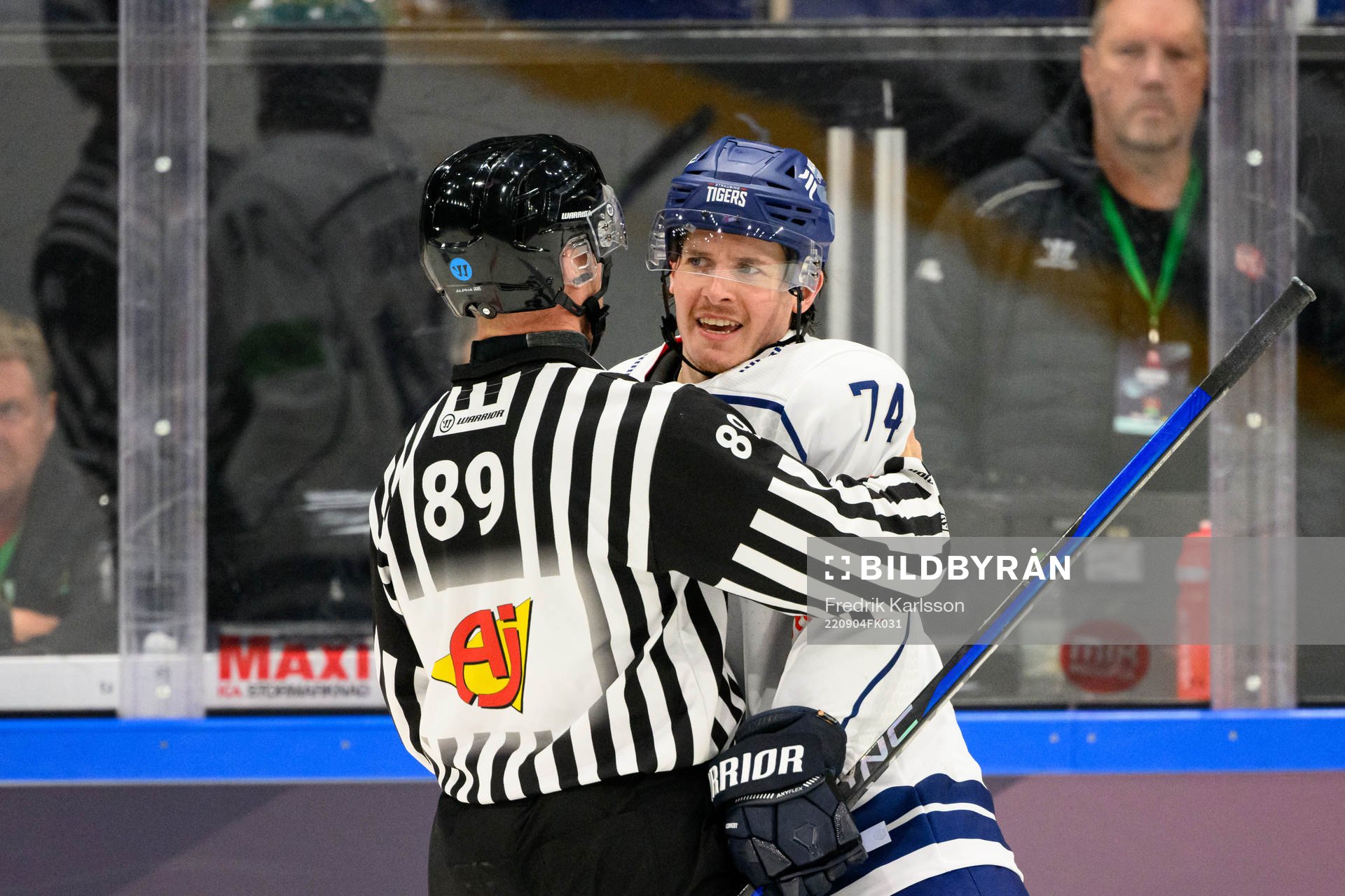 Travis St. Denis of Straubing Tigers