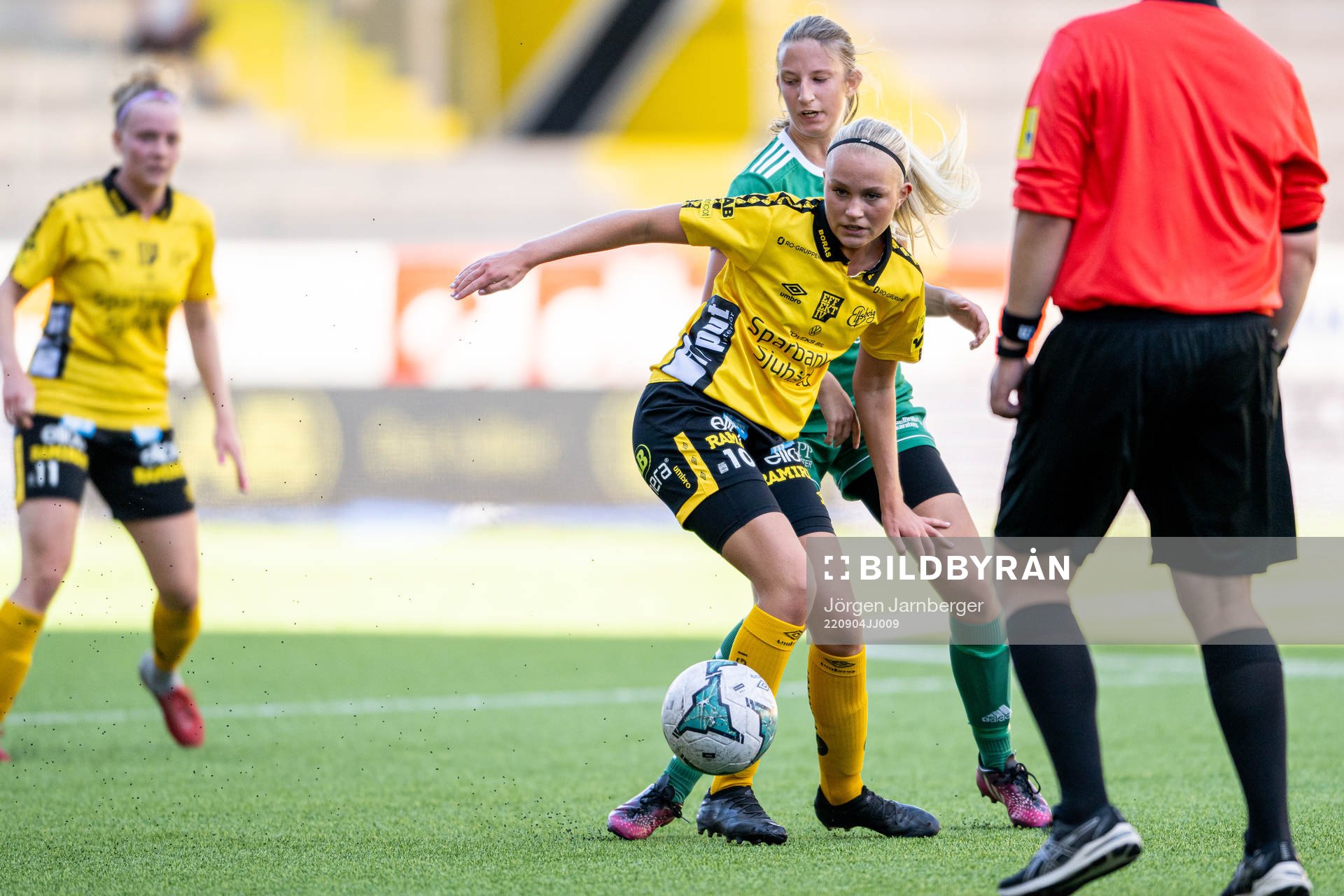 Elfsborgs Matilda Ståhlbom Karlsson och Våmbs Jolina Fred
