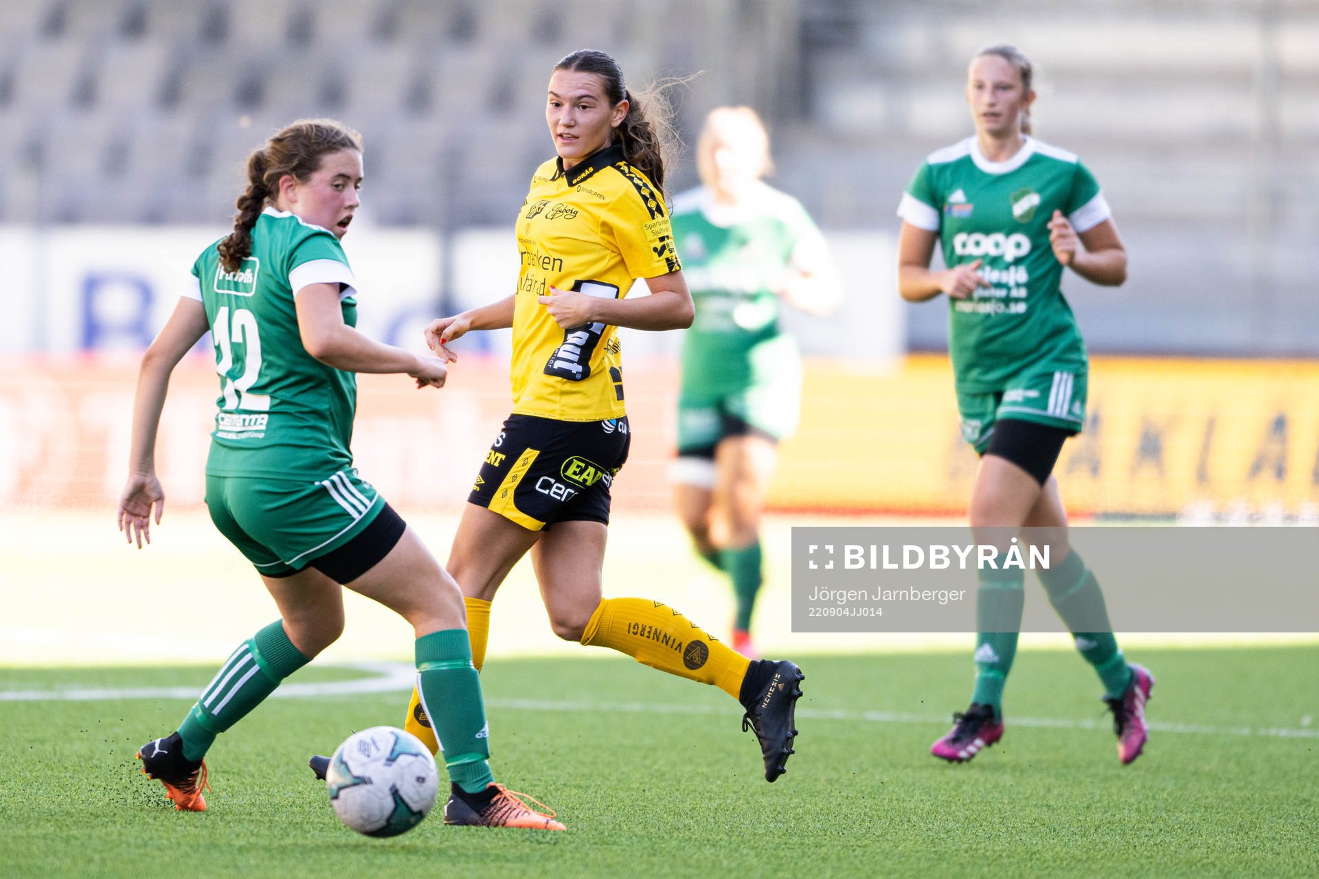 Våmbs Signe Aronsson-Hoffman och Elfsborgs Wilda Johansson
