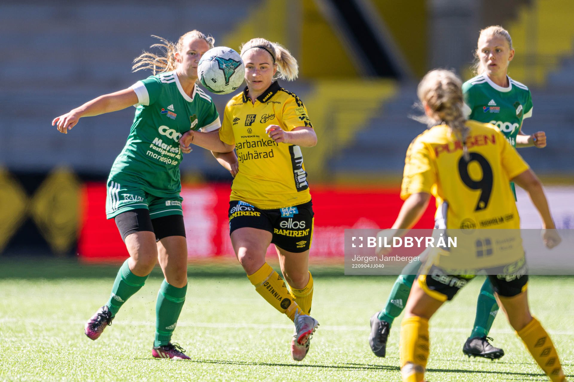 Våmbs Alicia Ask och Elfsborgs Fanny Johansson