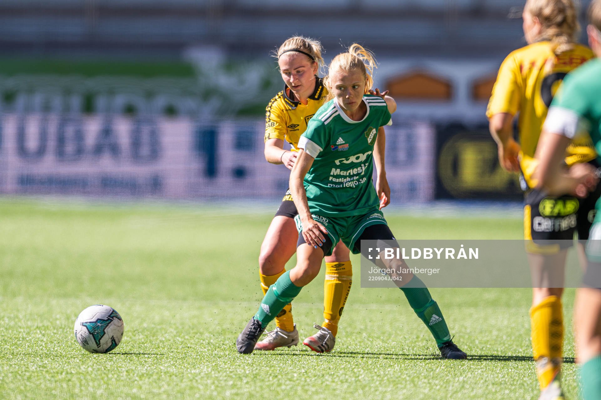 Elfsborgs Fanny Johansson och Våmbs Thea Ekström