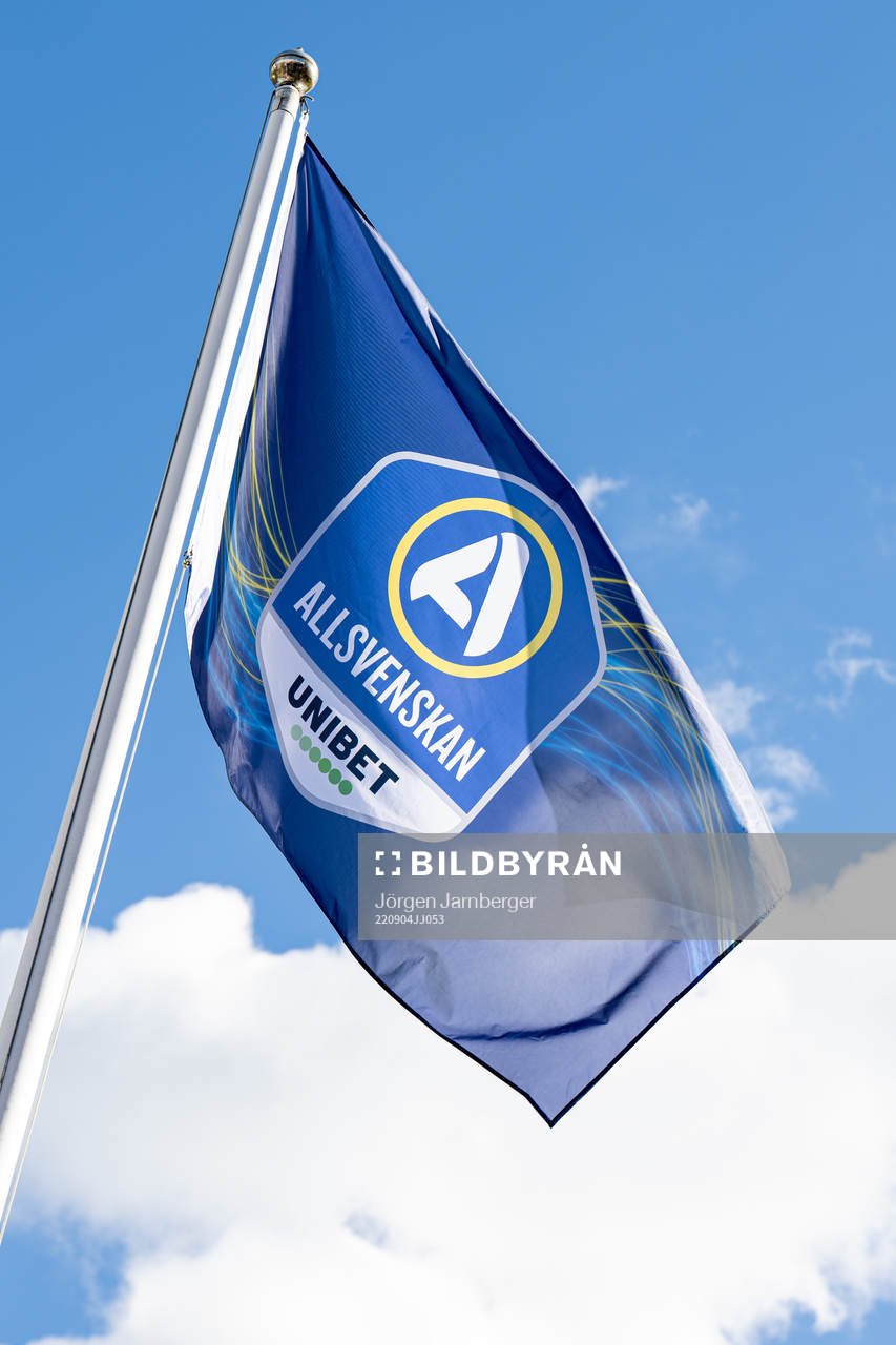 Flagga med Allsvenskan och Unibets loggor