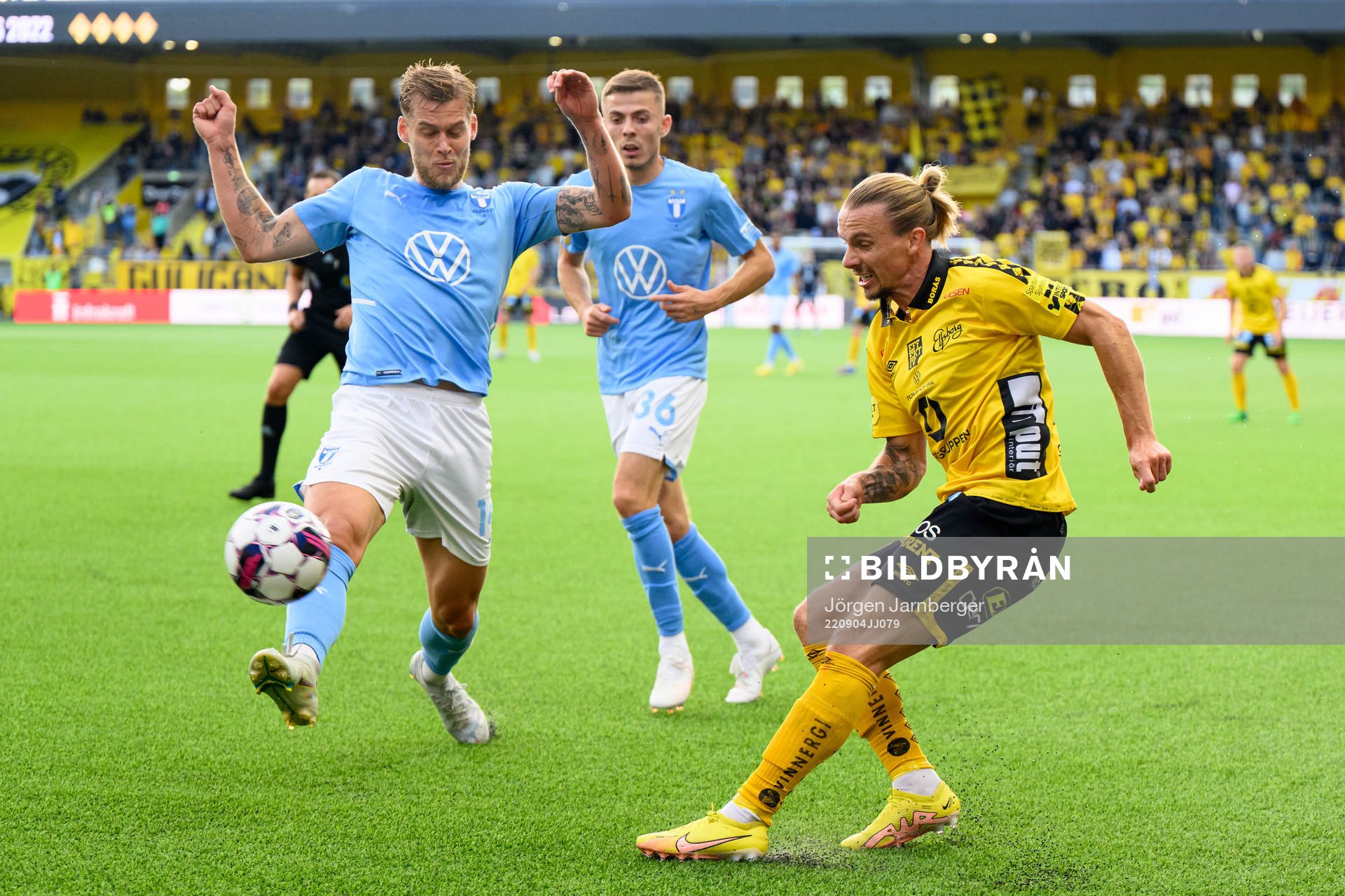 Malmö FFs Felix Beijmo och Patriot Sejdiu mot Elfsborgs