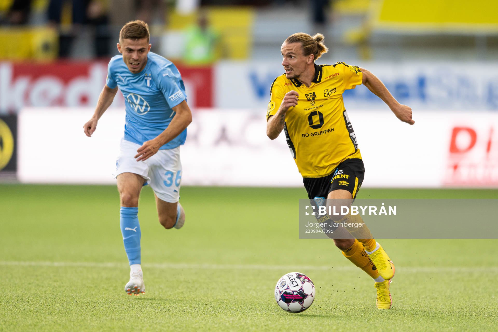 Malmö FFs Patriot Sejdiu och Elfsborgs Niklas Hult