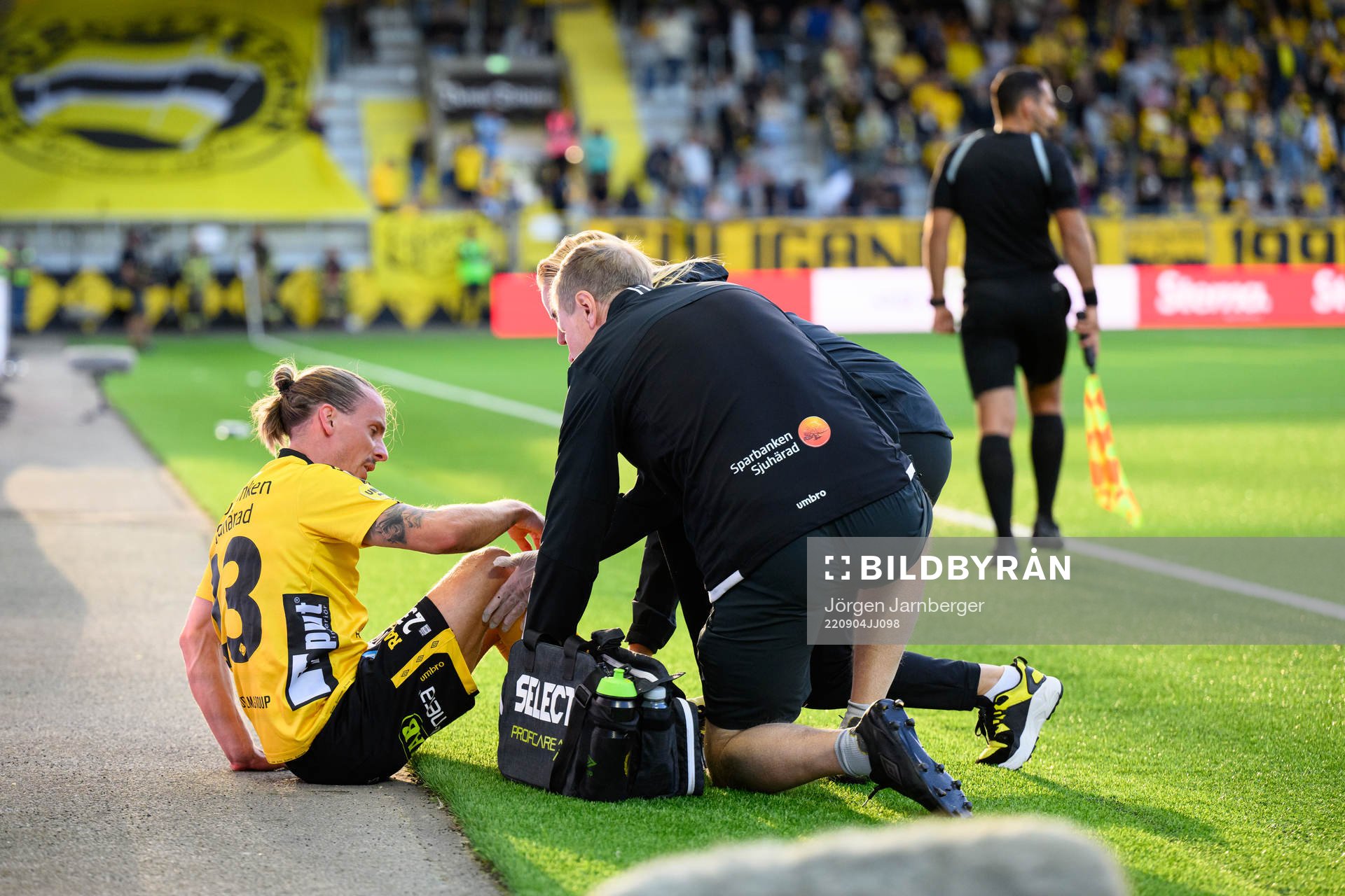 Elfsborgs Niklas Hult undersöks av läkare