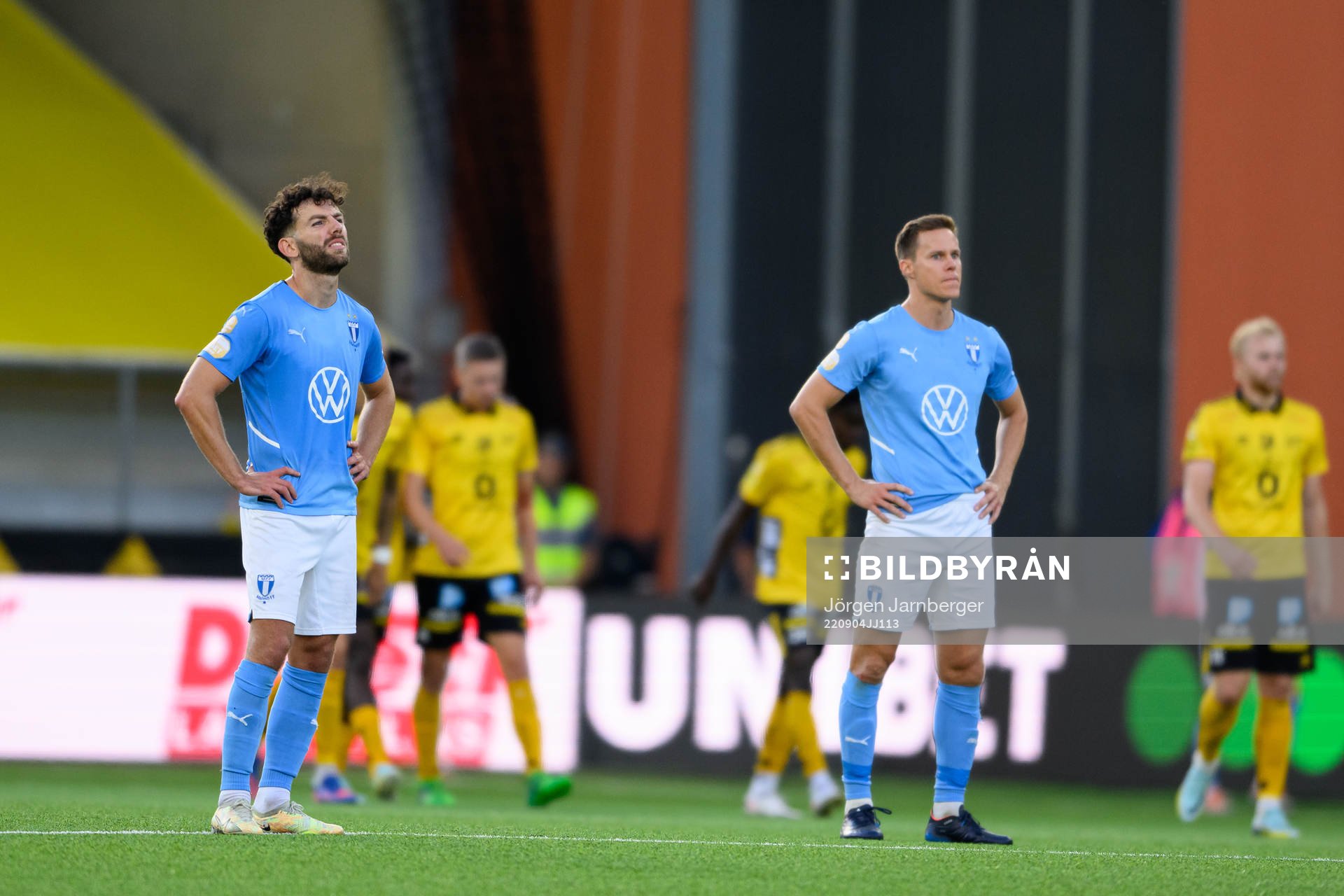 Malmö FFs Erdal Rakip och Niklas Moisander deppar