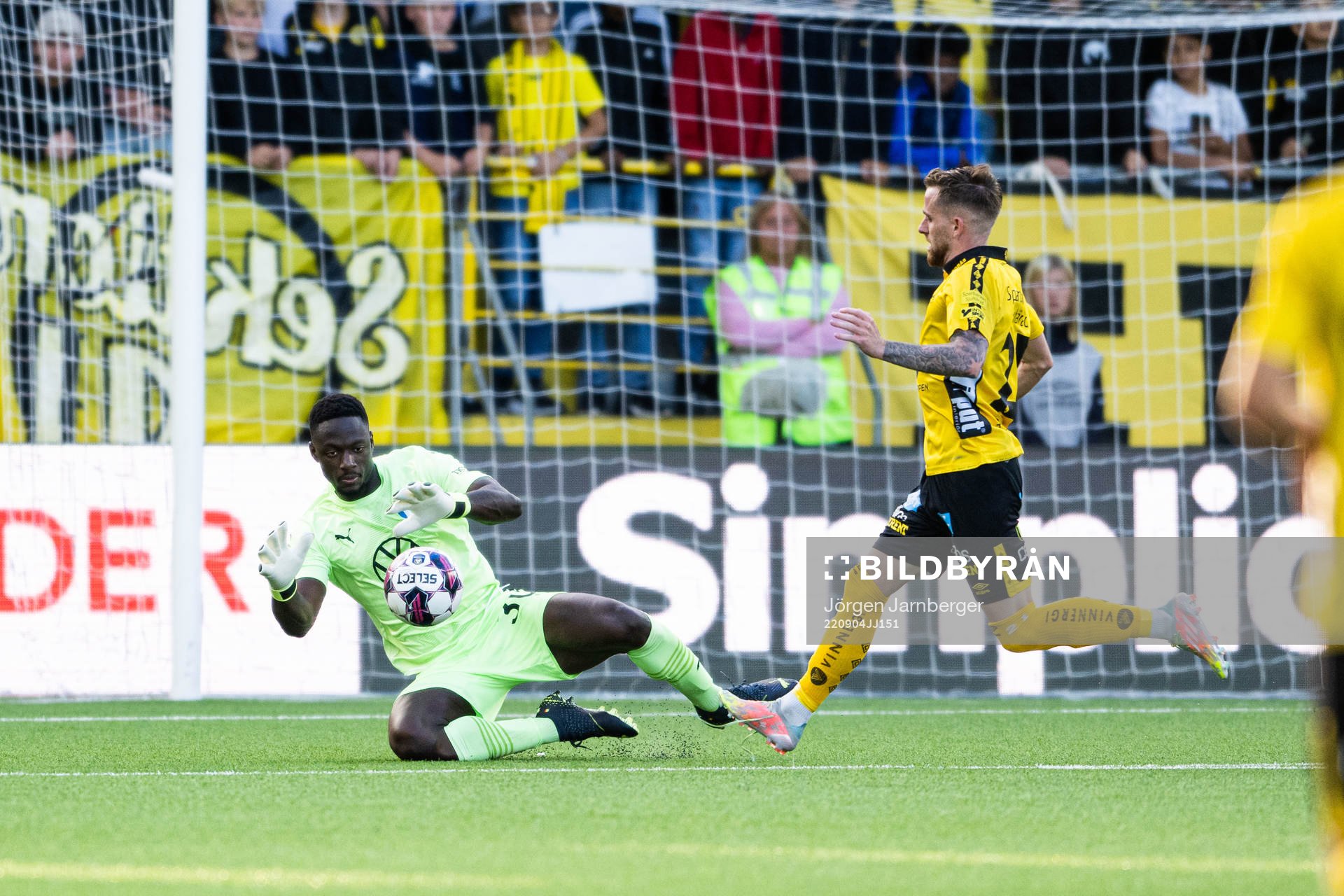 Malmö FFs målvakt Ismael Diawara och Elfsborgs Rasmus Alm