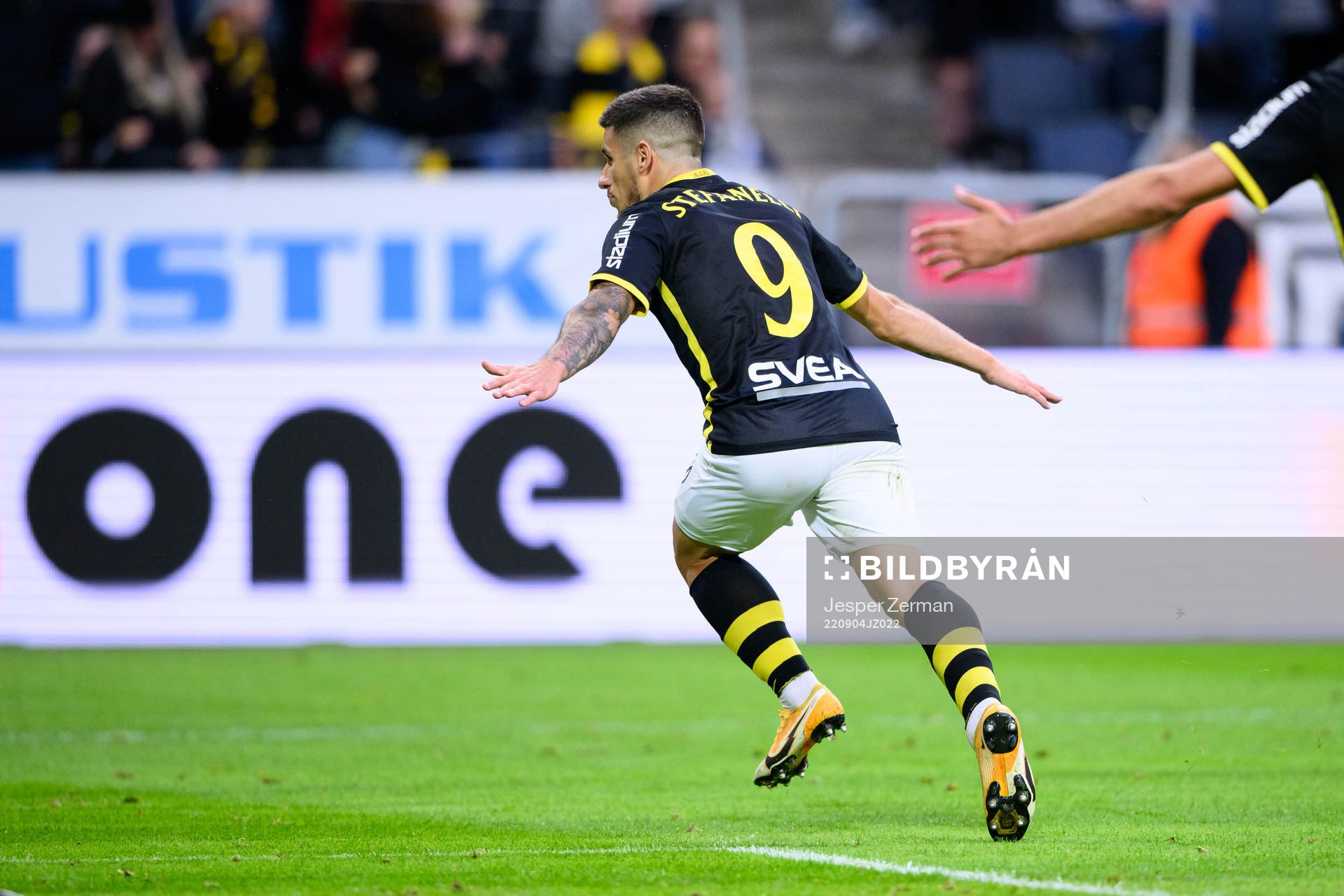 AIKs Nicolas Stefanelli jublar