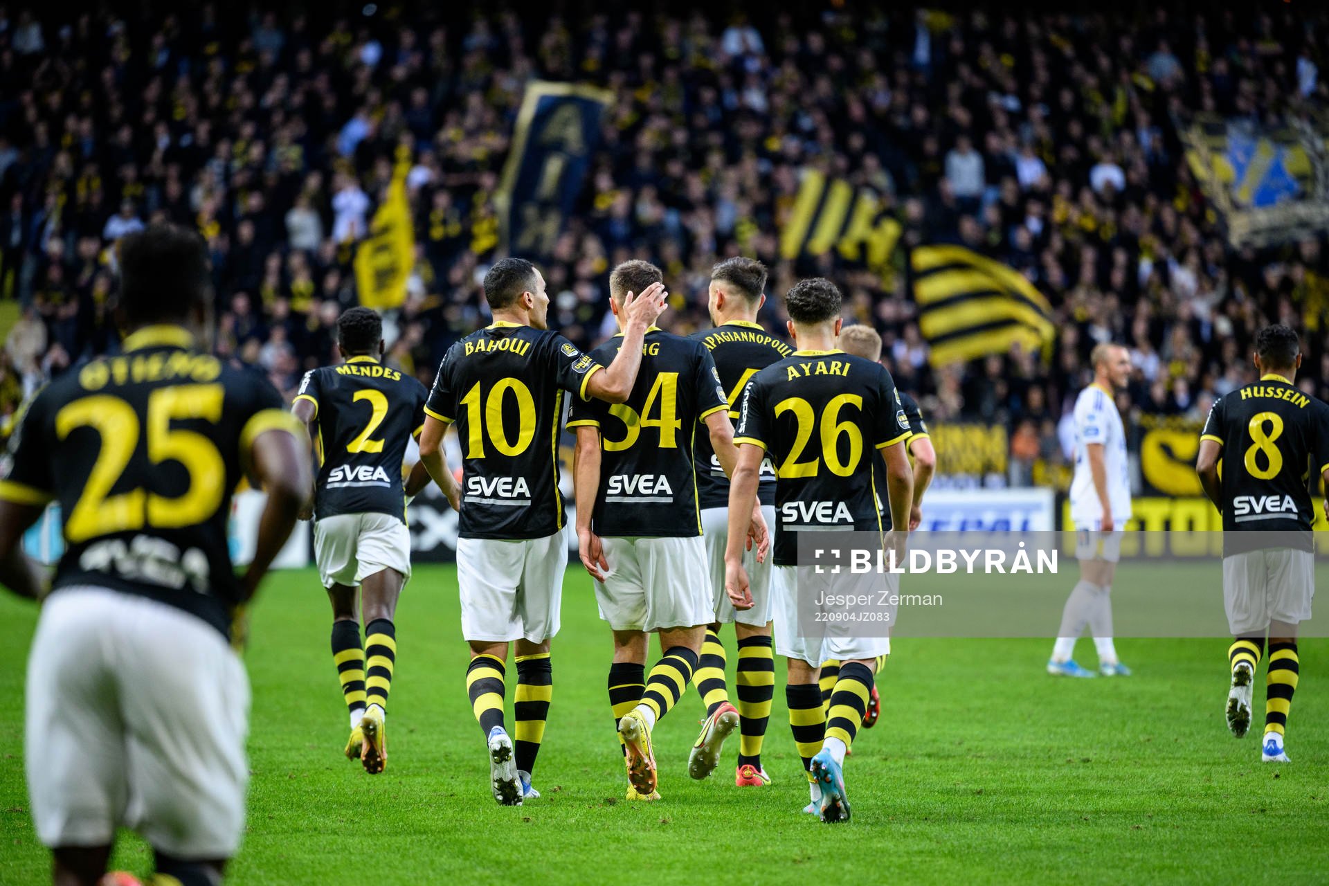 AIKs Nabil Bahoui jublar tillsammans med Erik Ring efter 2-0 under fotbollsmatchen i Allsvenskan mellan AIK och GIF Sundsvall den 4 september 2022 i Stockholm.