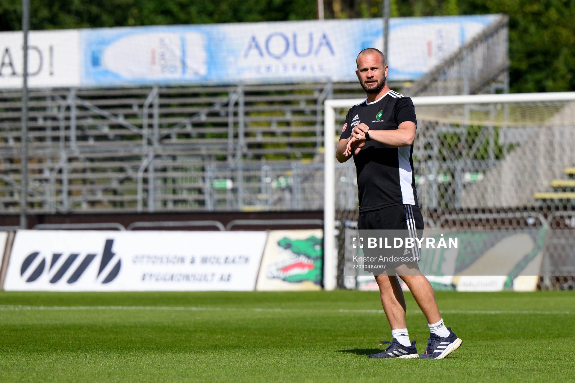 Skövdes tränare Tobias Linderoth före fotbollsmatchen i