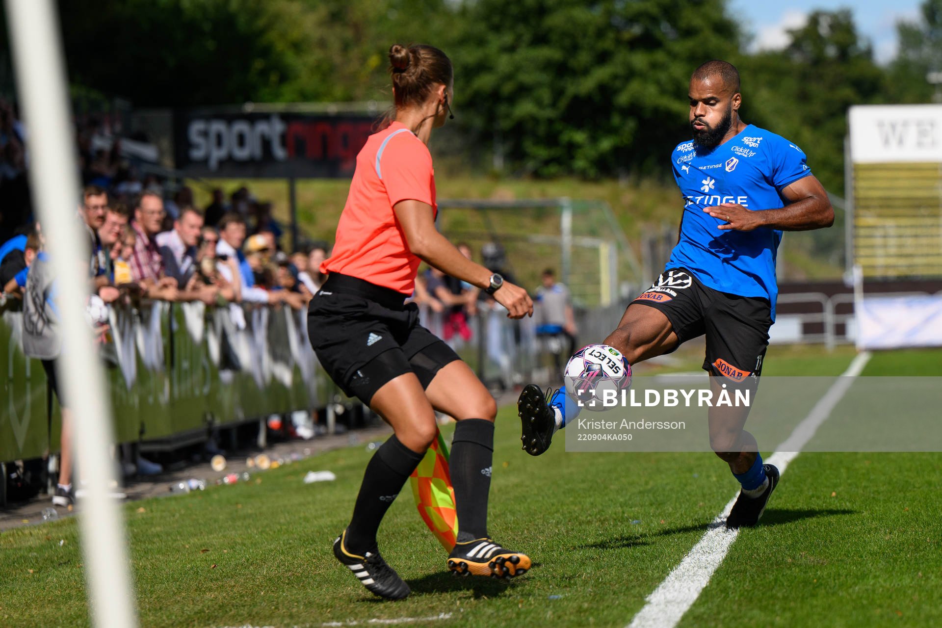Halmstads Phil Ofosu-Ayeh under fotbollsmatchen i Superettan mellan Halmstad och Skövde AIK den 4 september 2022 i Halmstad. 