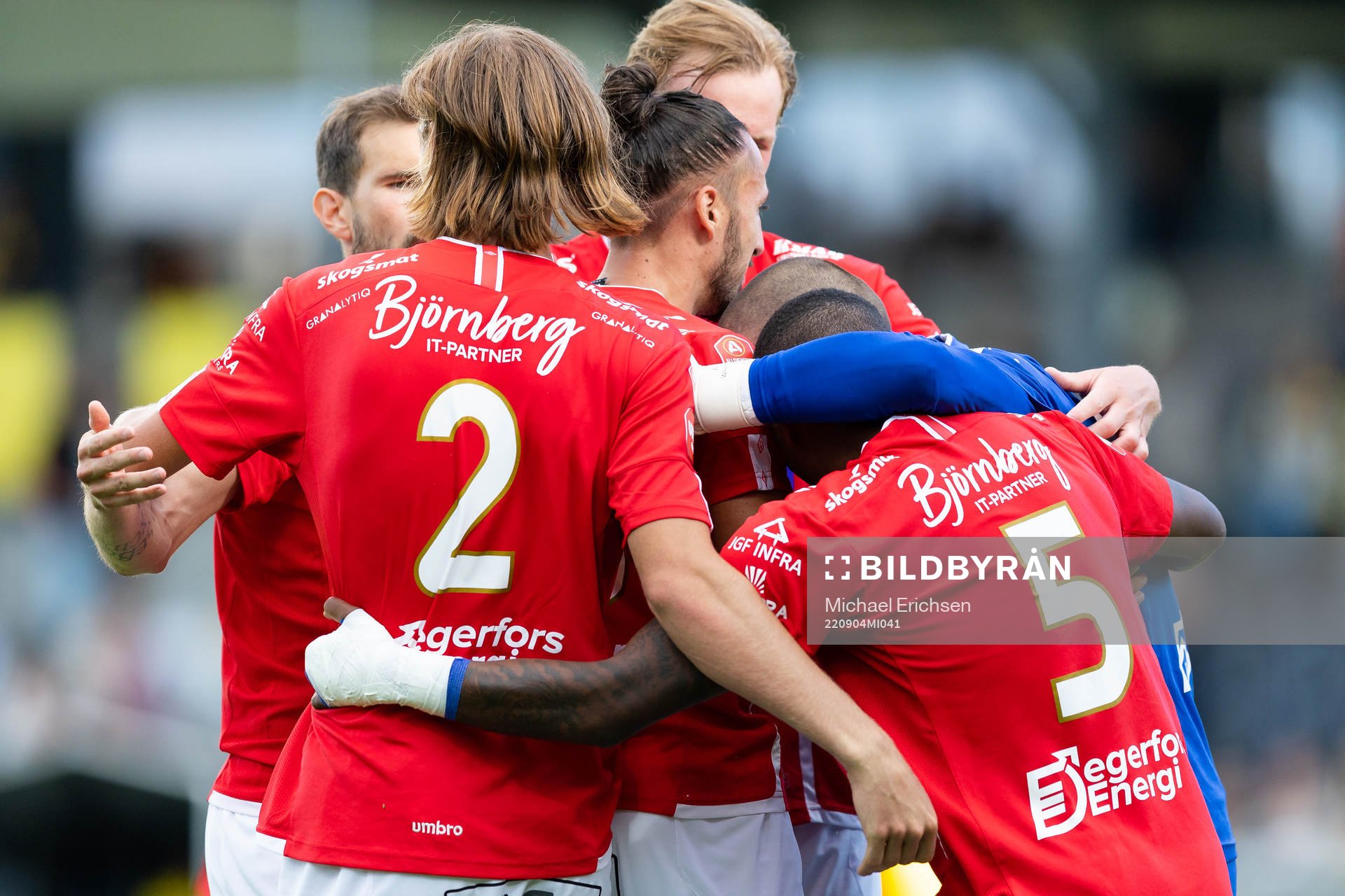 Degerfors spelare jublar