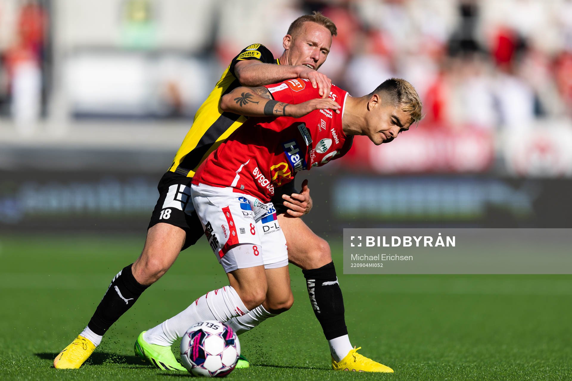 Häckens Mikkel Rygaard Jensen och Degerfors Diego Campos