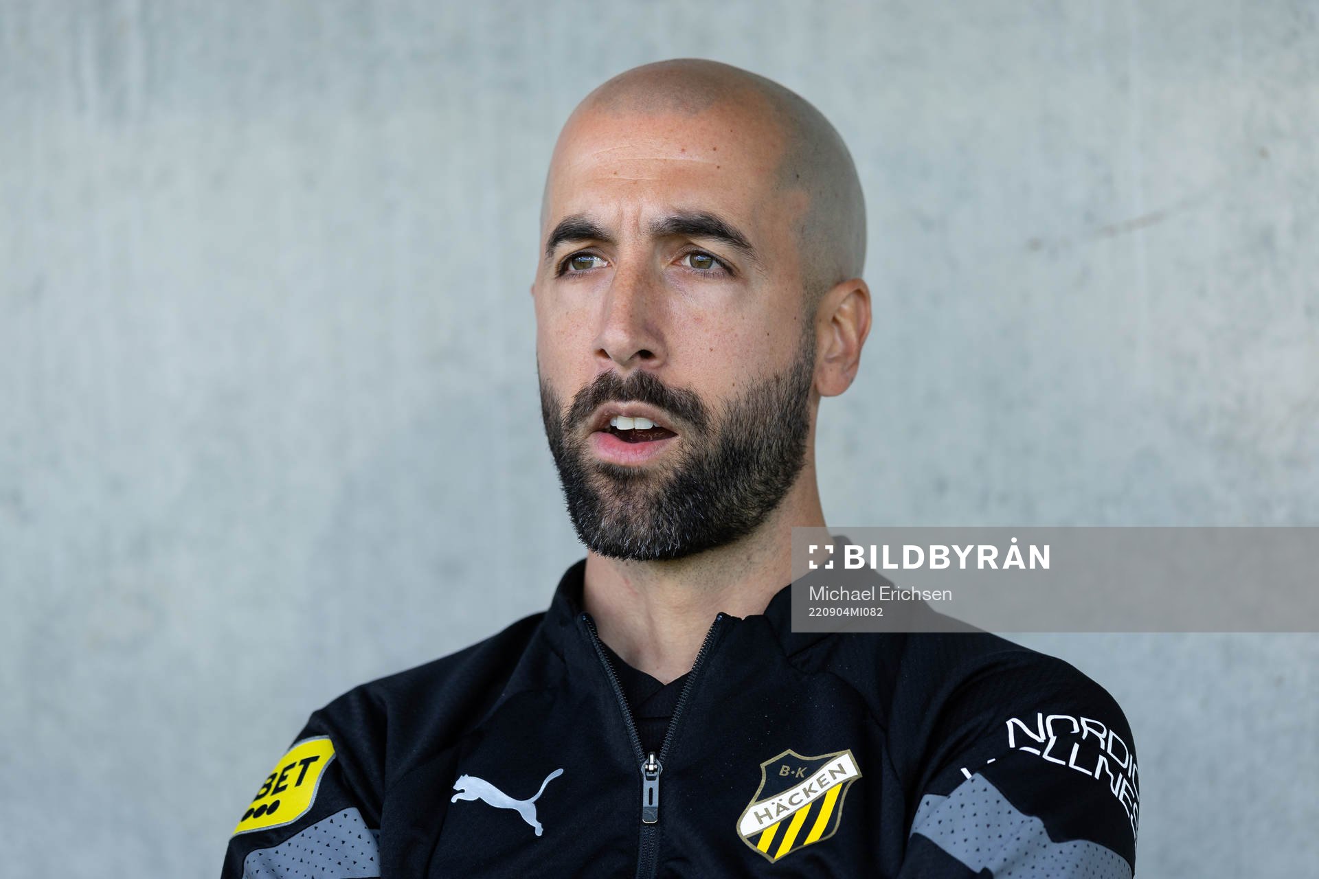 Häckens assisterande tränare Martin Foyston innan