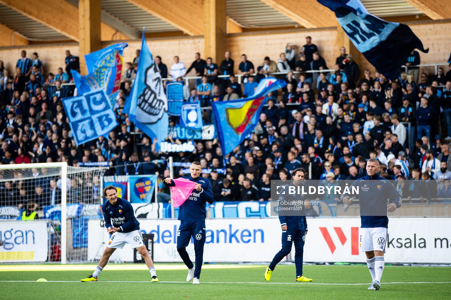 Djurgårdens spelare värmer upp