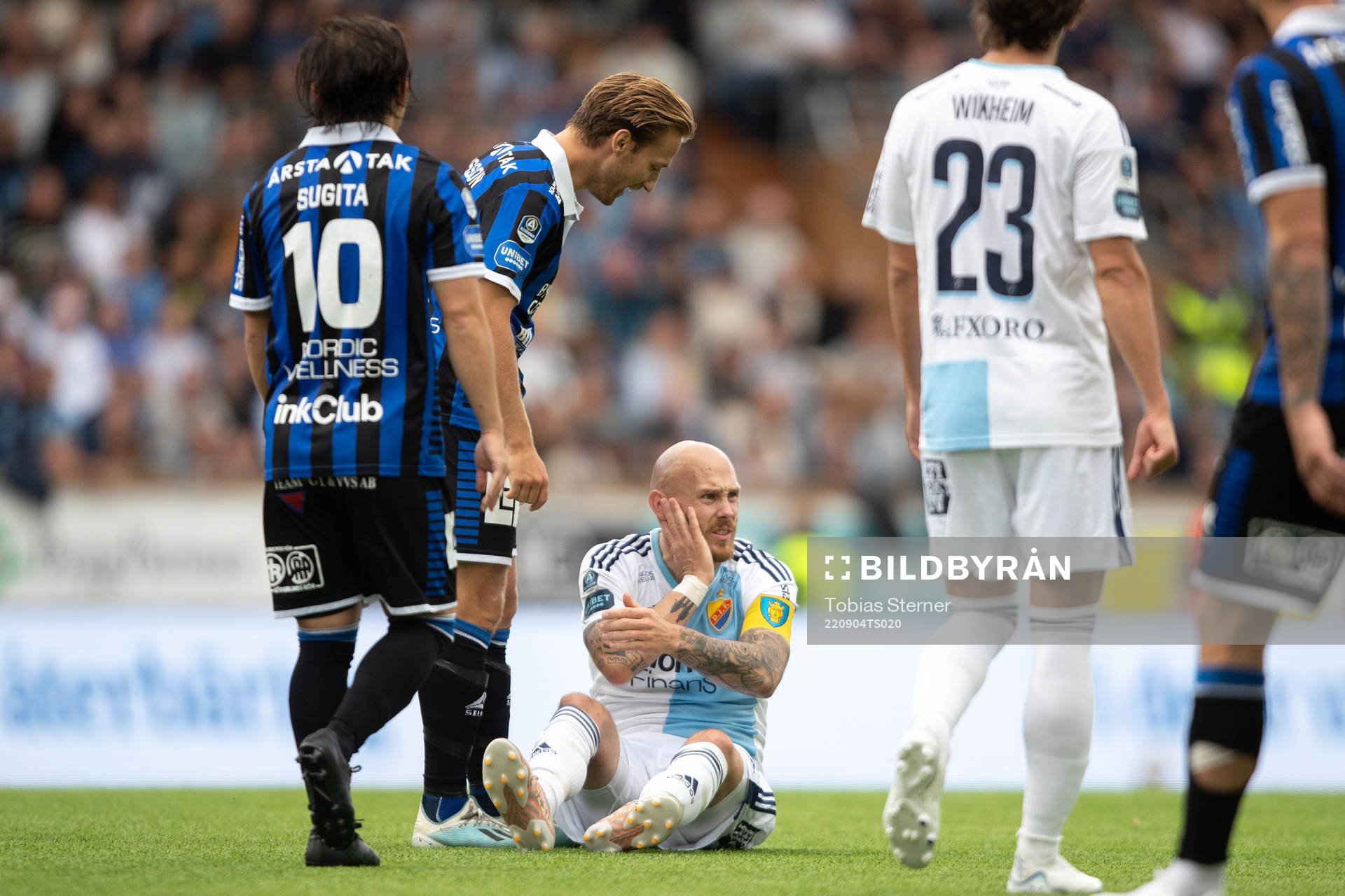 Djurgårdens Magnus Eriksson har ont under fotbollsmatchen i Allsvenskan mellan Sirius och Djurgården den 4 september 2022 i Uppsala. 