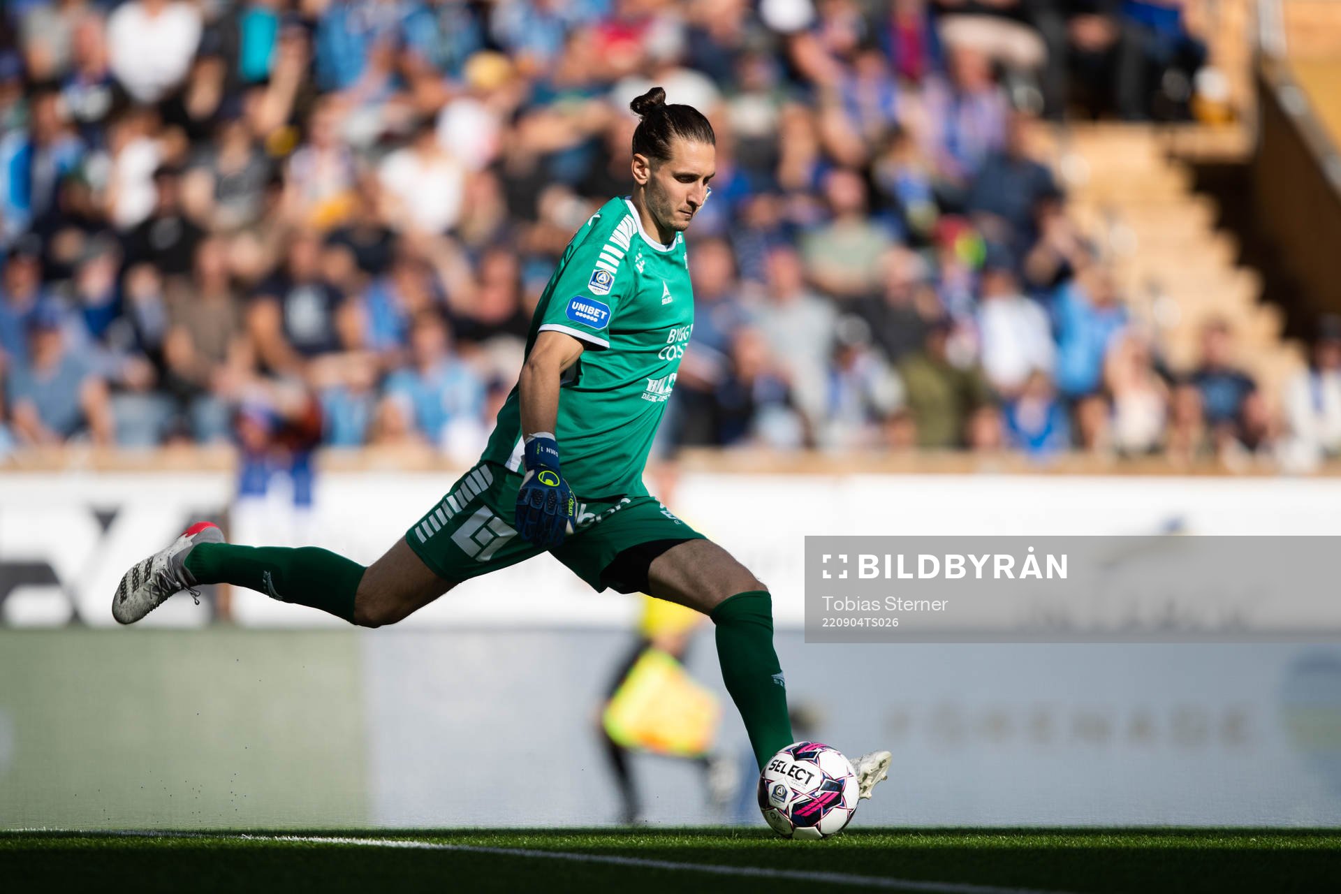 Sirius målvakt David Mitov Nilsson under fotbollsmatchen i Allsvenskan mellan Sirius och Djurgården den 4 september 2022 i Uppsala. 