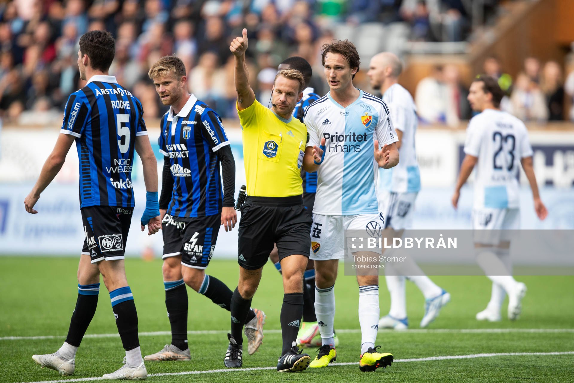 Domare Kristoffer Karlsson och Djurgårdens Hjalmar Ekdal