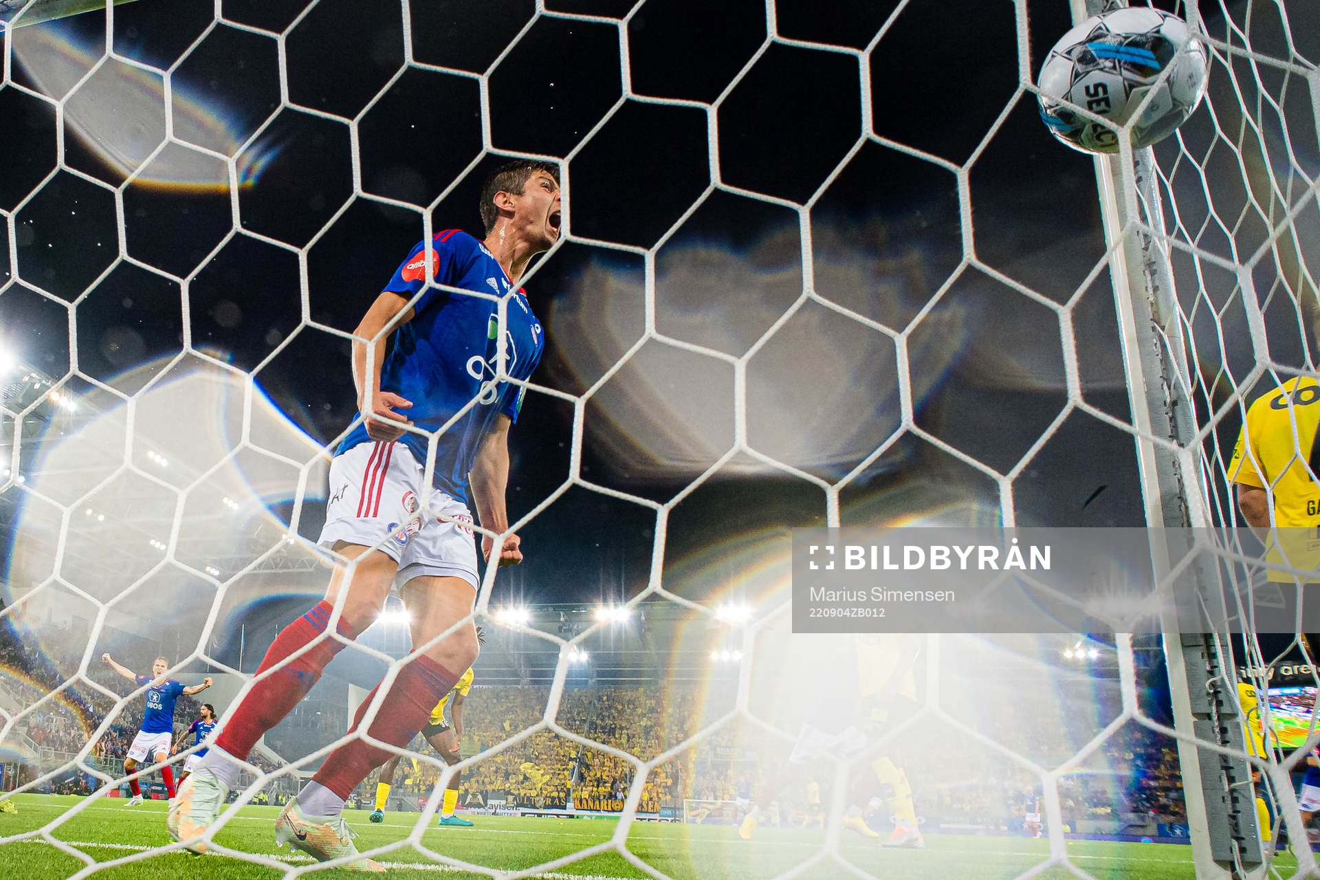 Torgeir Børven of Vålerenga celebrates