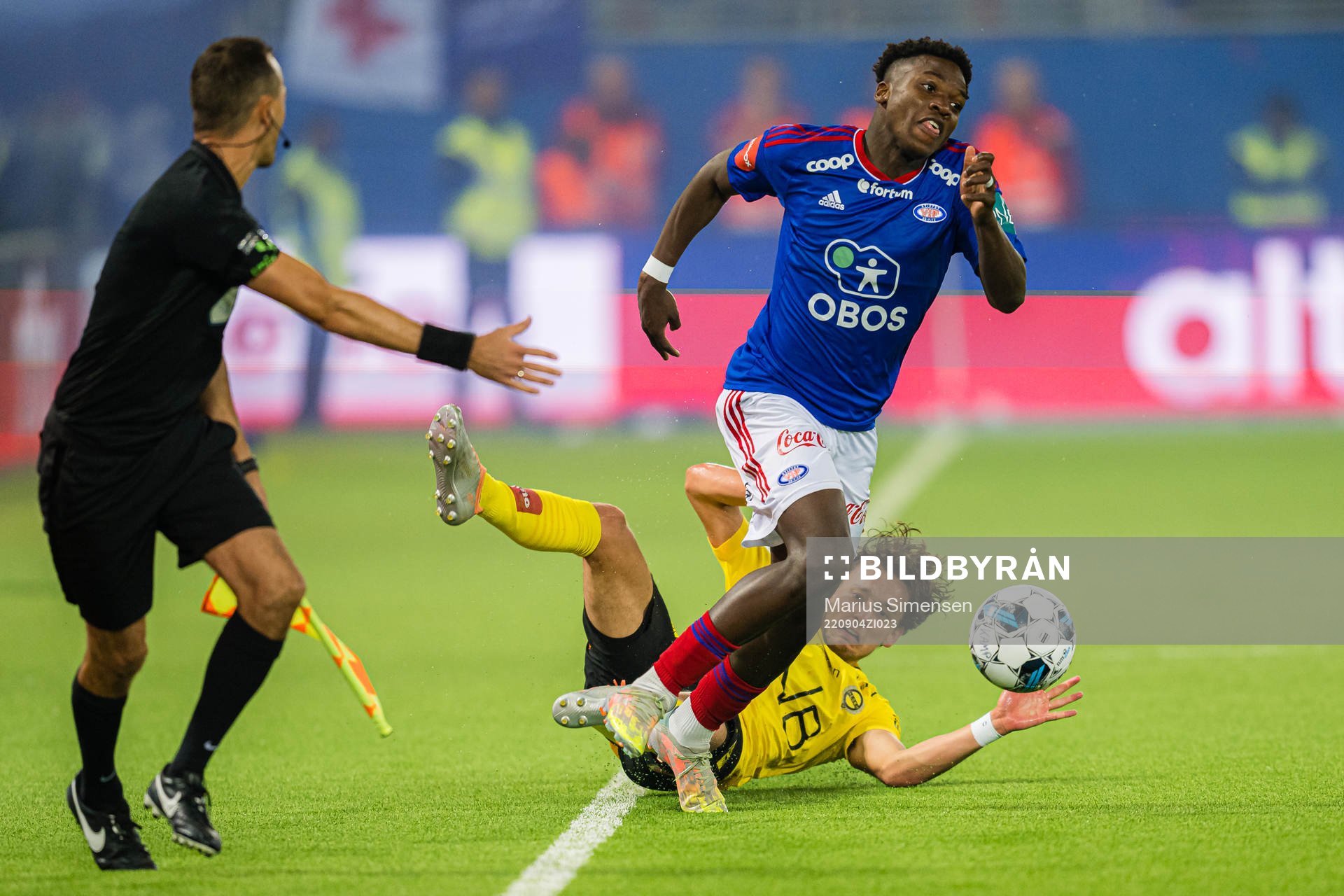 Colin Rösler of Lillestrøm and Seedy Jatta of Vålerenga