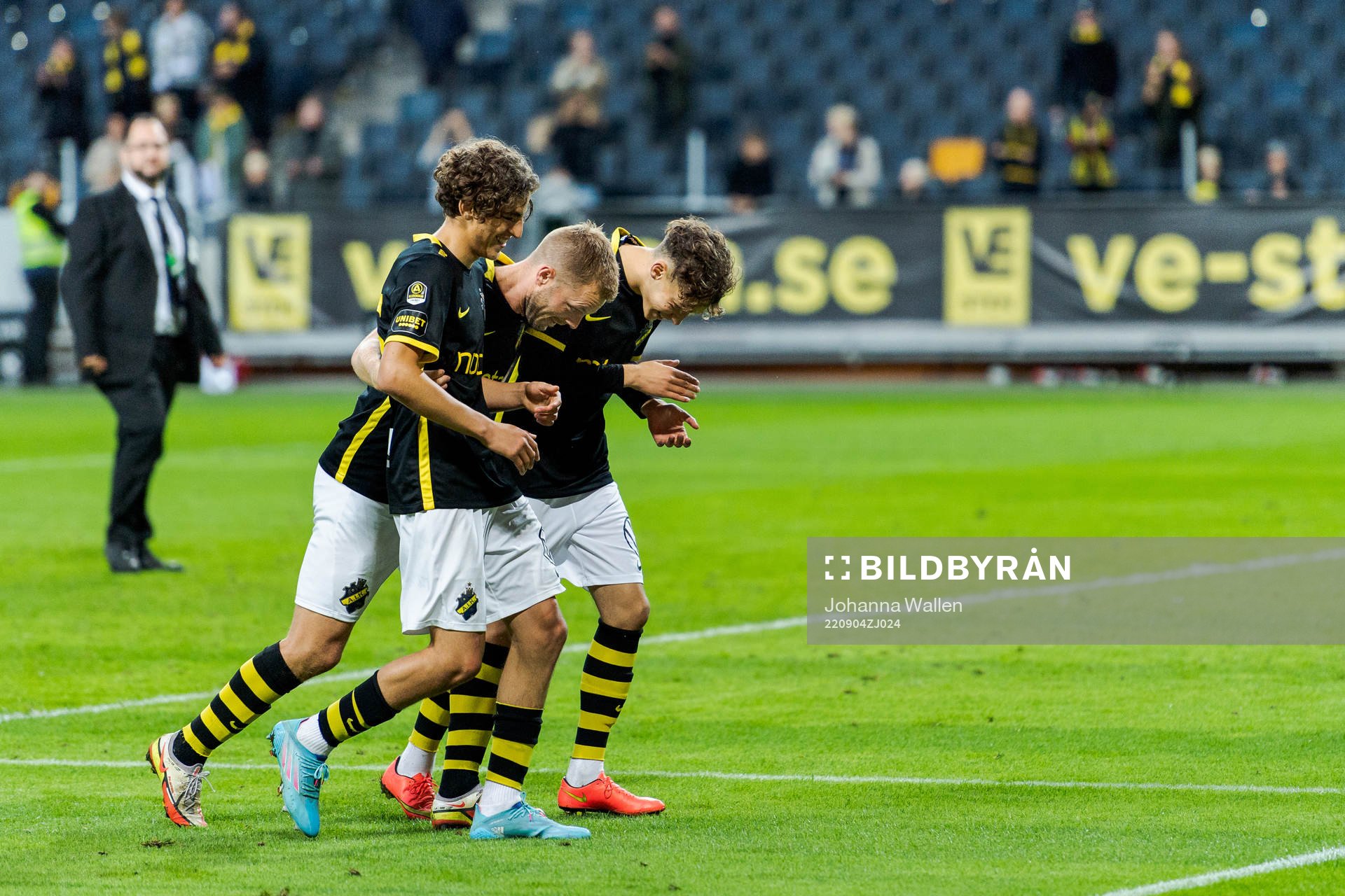 AIKs Taha Ayari, Sebastian Larsson och Victor Andersson