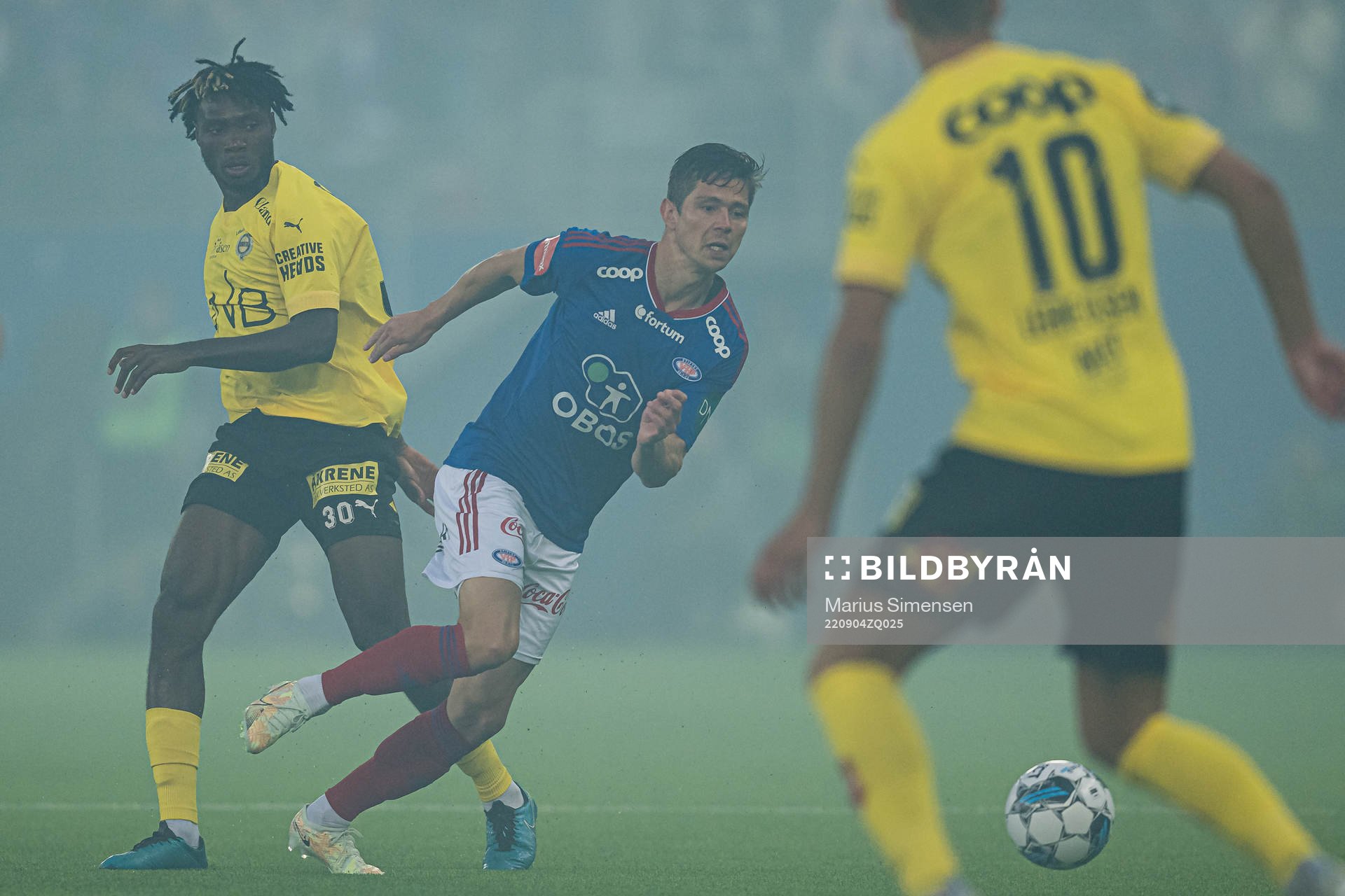 Ogbu Igoh of Lillestrøm and Torgeir Børven of Vålerenga