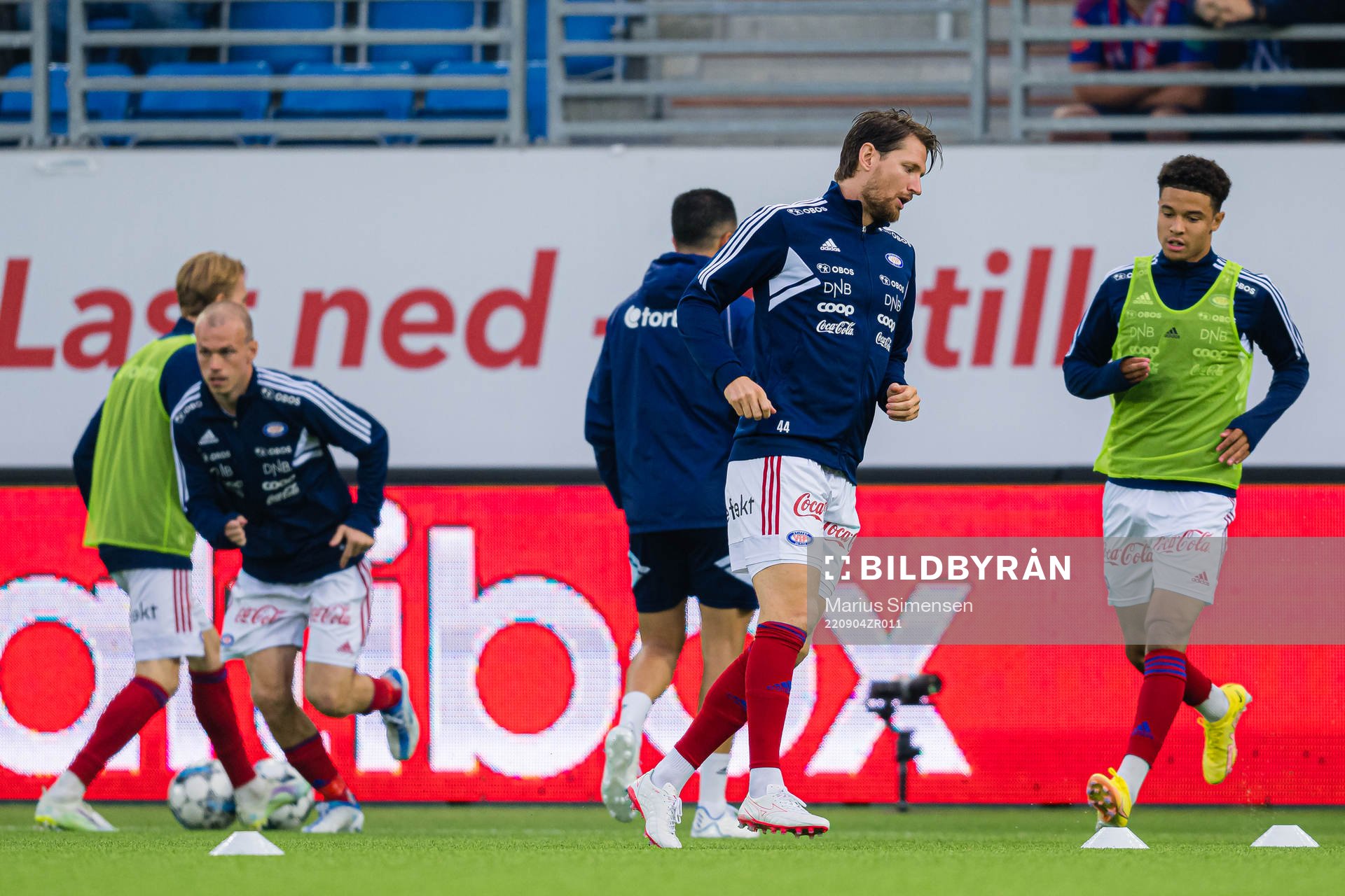 Ken Remi Stefan Strandberg of Vålerenga warms up