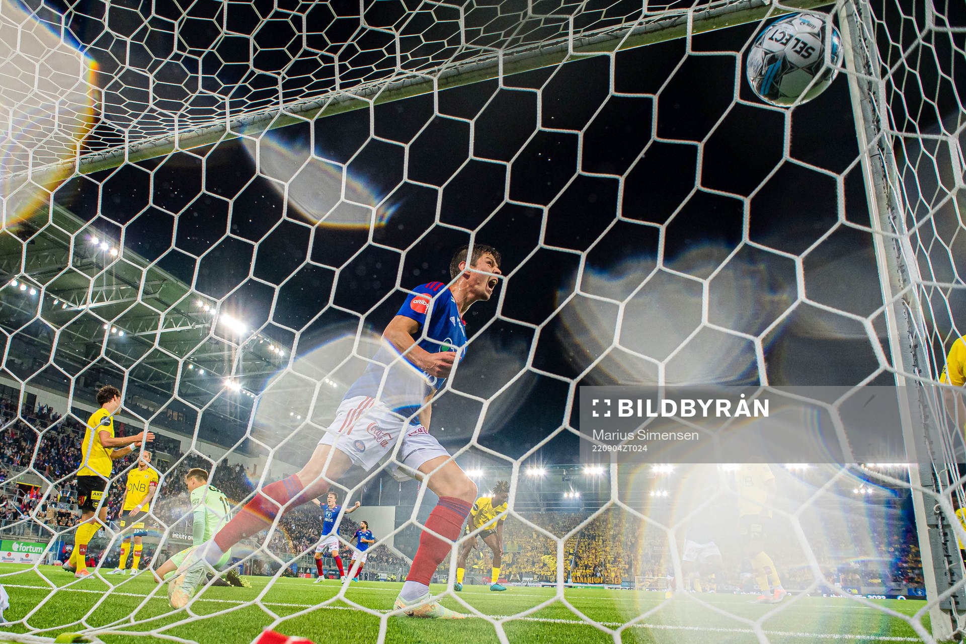 Torgeir Børven of Vålerenga celebrates