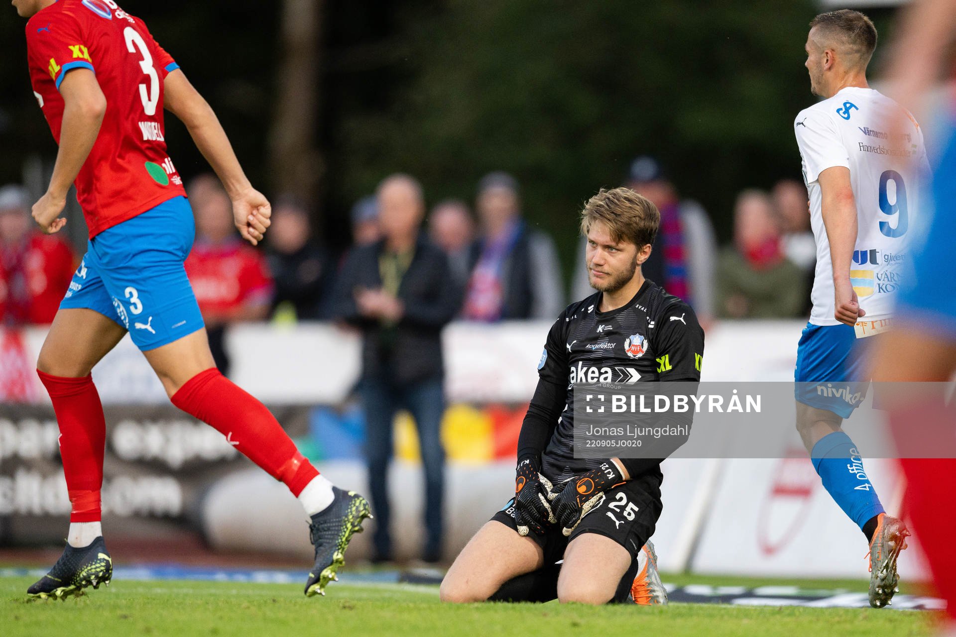 Helsingborgs målvakt Kalle Joelsson deppar