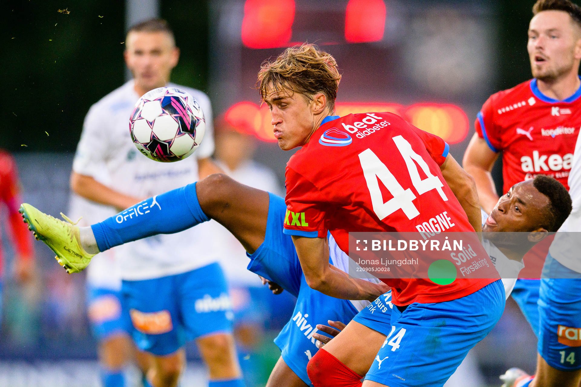 Helsingborgs Thomas Rogne och Värnamos Abdussalam Magashy