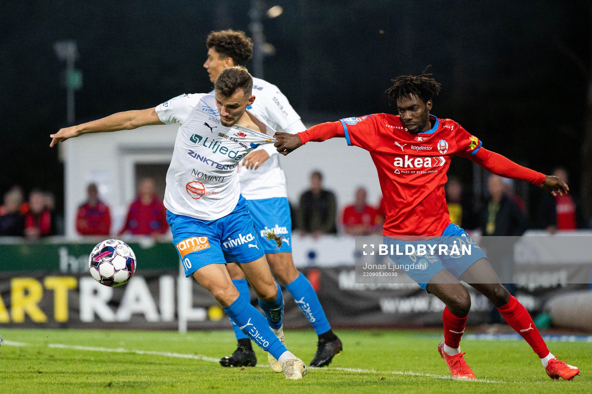 Värnamos Ajdin Zeljkovic och Helsingborgs Benjamin Acquah