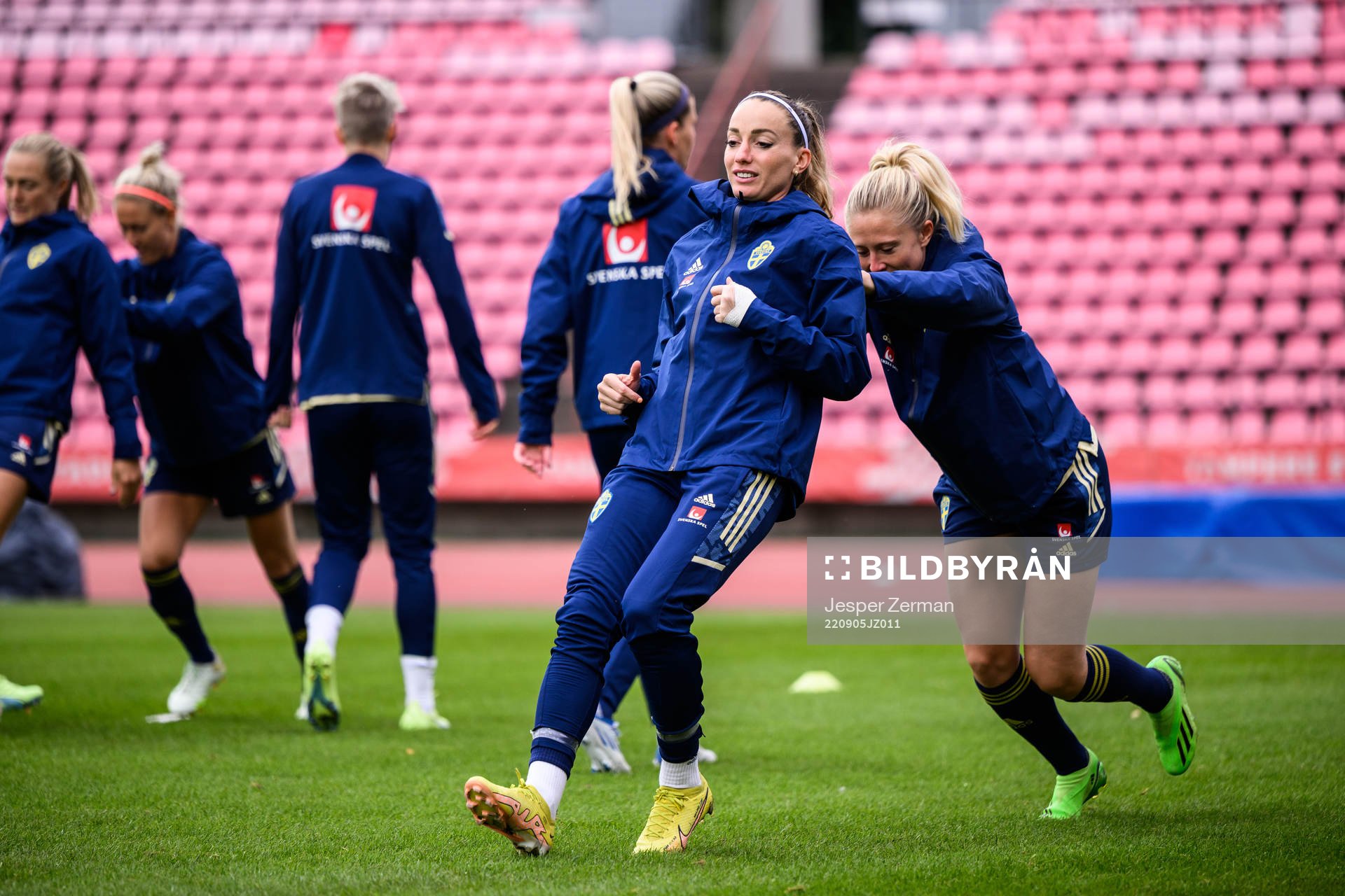 Kosovare Asllani and Rebecka Blomqvist of the Swedish women's national football team at a training session on September 5, 2022 in Tampere.