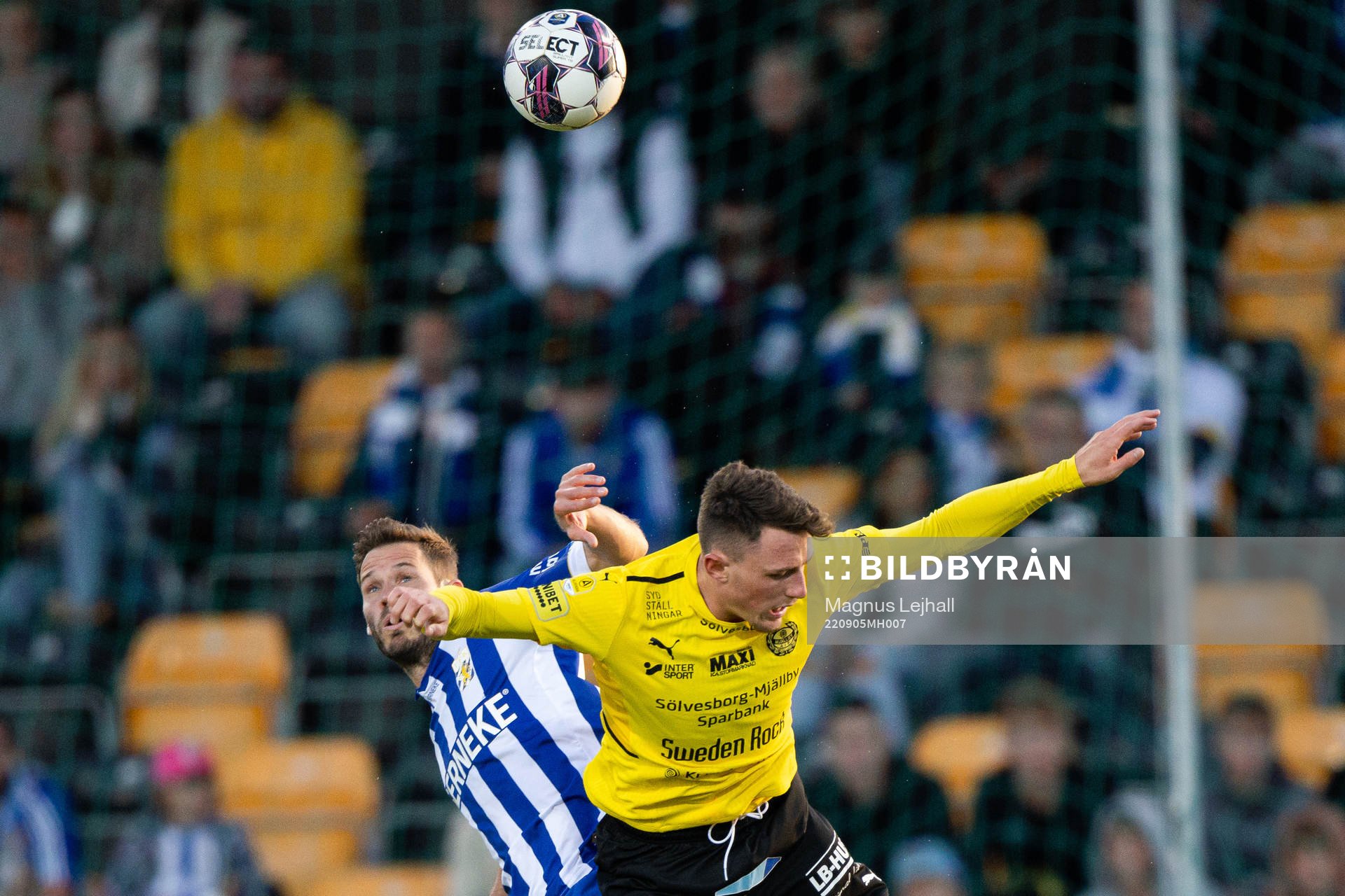 IFK Göteborgs Emil Salomonsson och Mjällbys Noah Persson