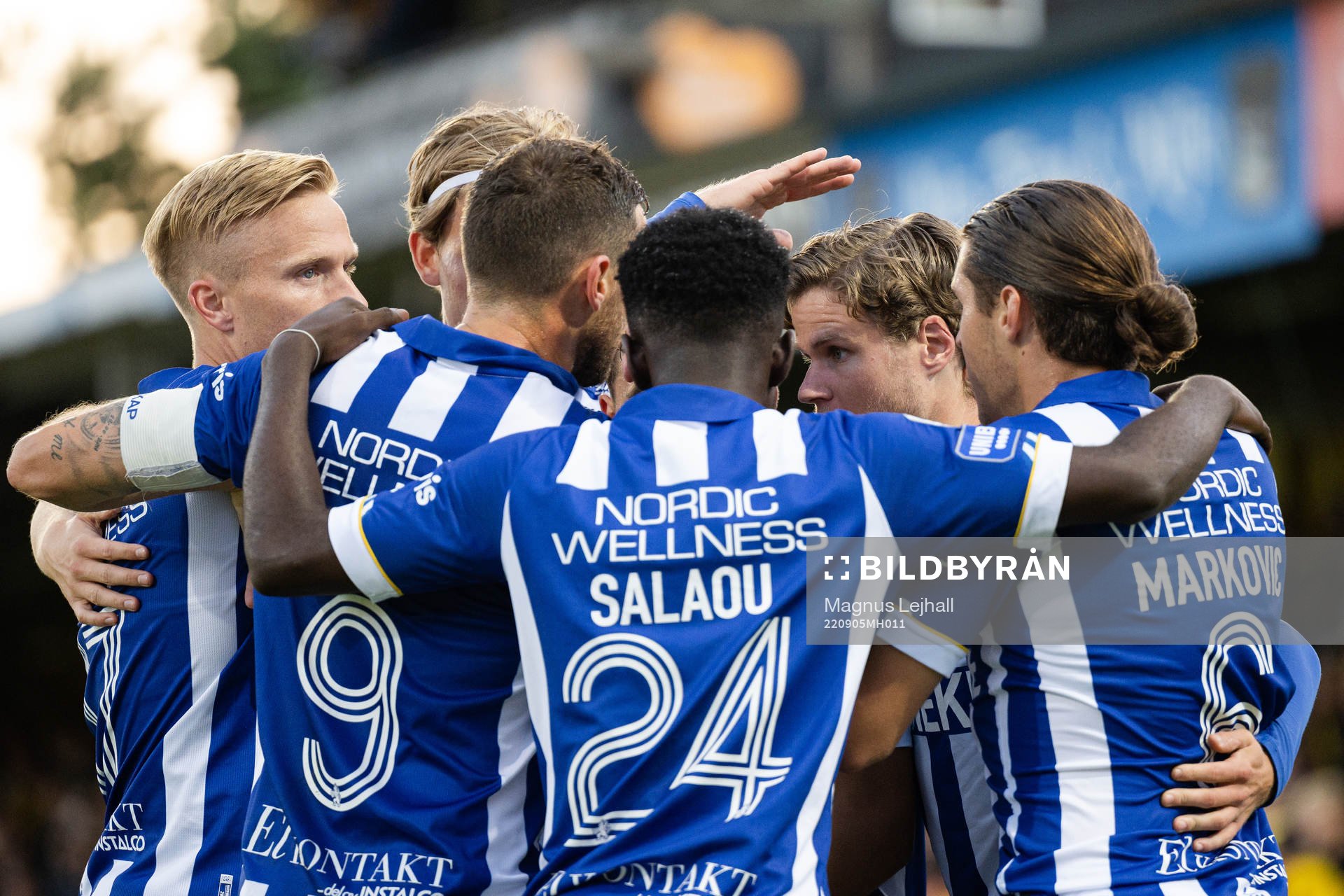 IFK Göteborgs spelare jublar med Gustaf Norlin