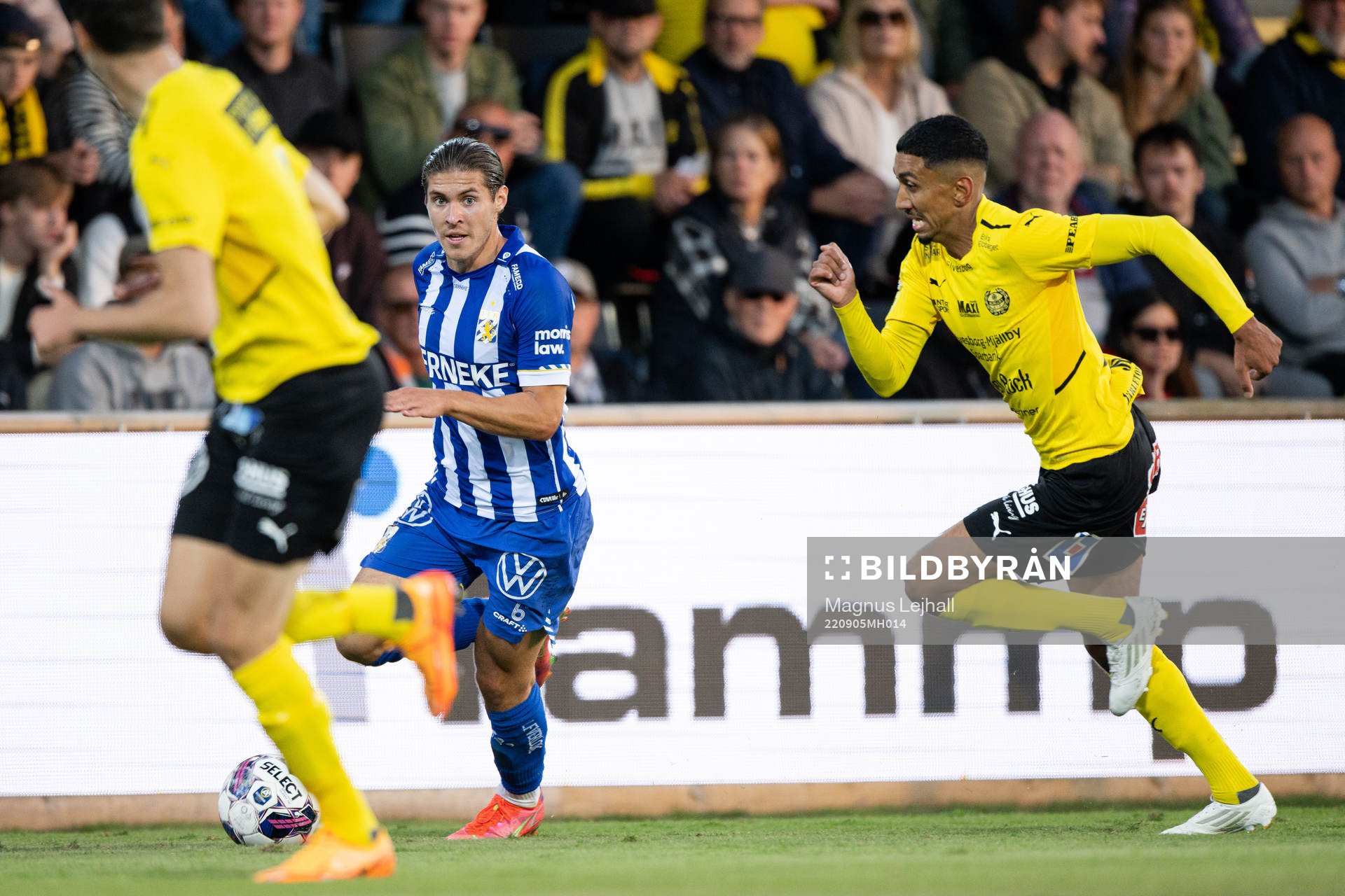 IFK Göteborgs Eman Markovic och Mjällbys Amir Al-Ammari