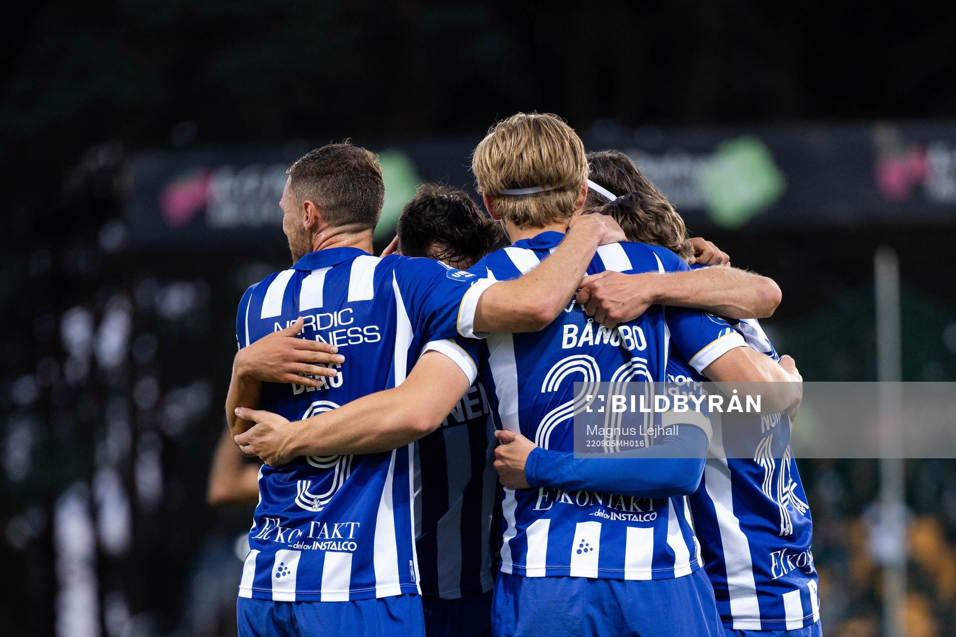 IFK Göteborgs spelare jublar med Johan Bångsbo