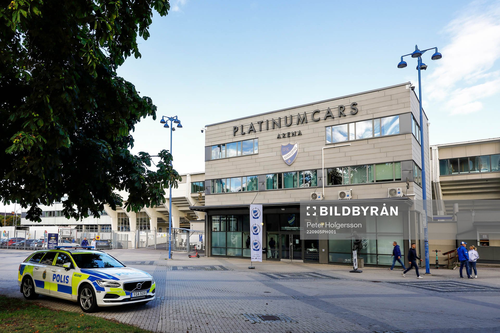 Platinumcars Arena med polisbil på plats före