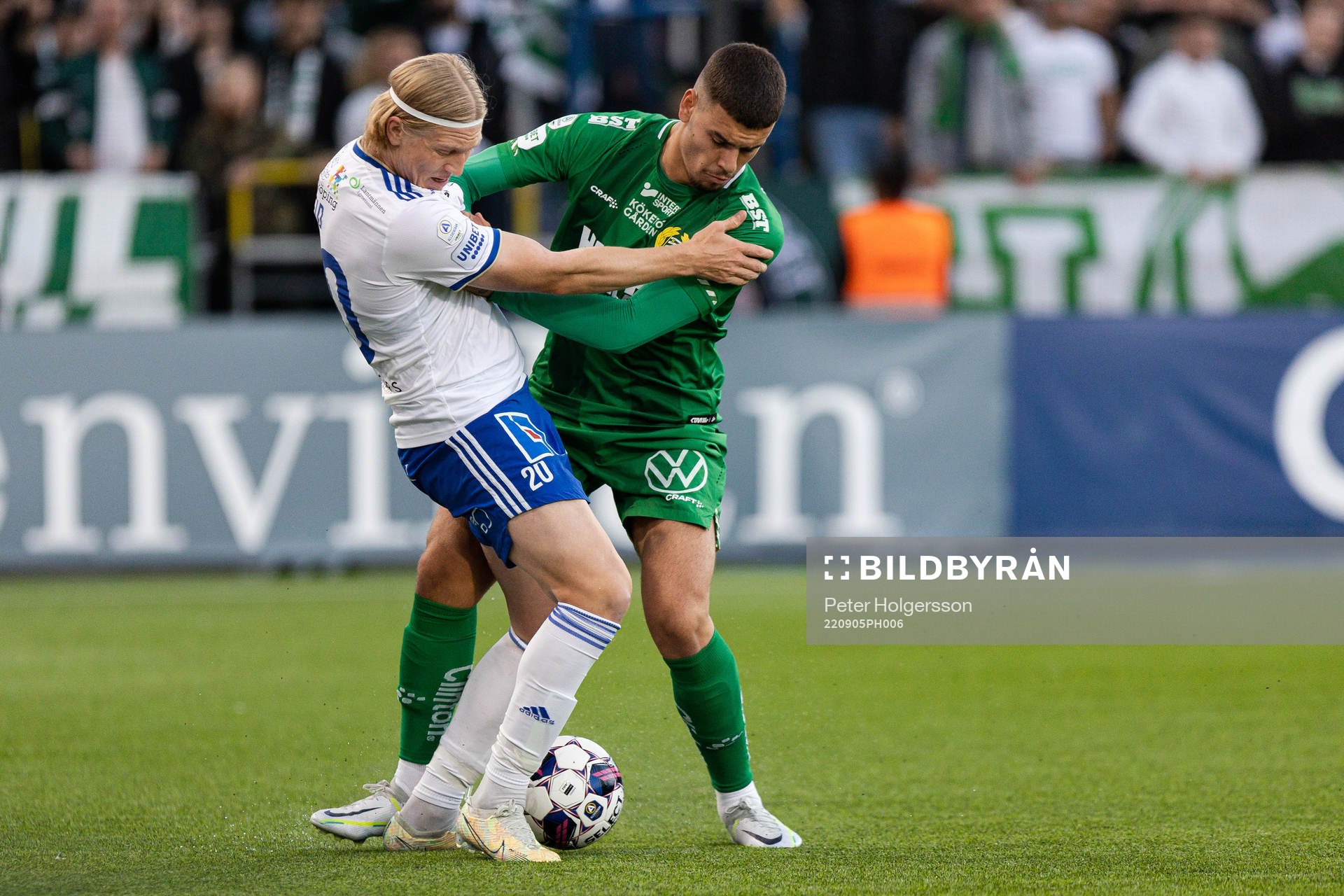 IFK Norrköpings Daniel Fritz Eid och Hammarbys Edvin Kurtulus under fotbollsmatchen i Allsvenskan mellan IFK Norrköping och Hammarby den 5 september 2022 i Norrköping.