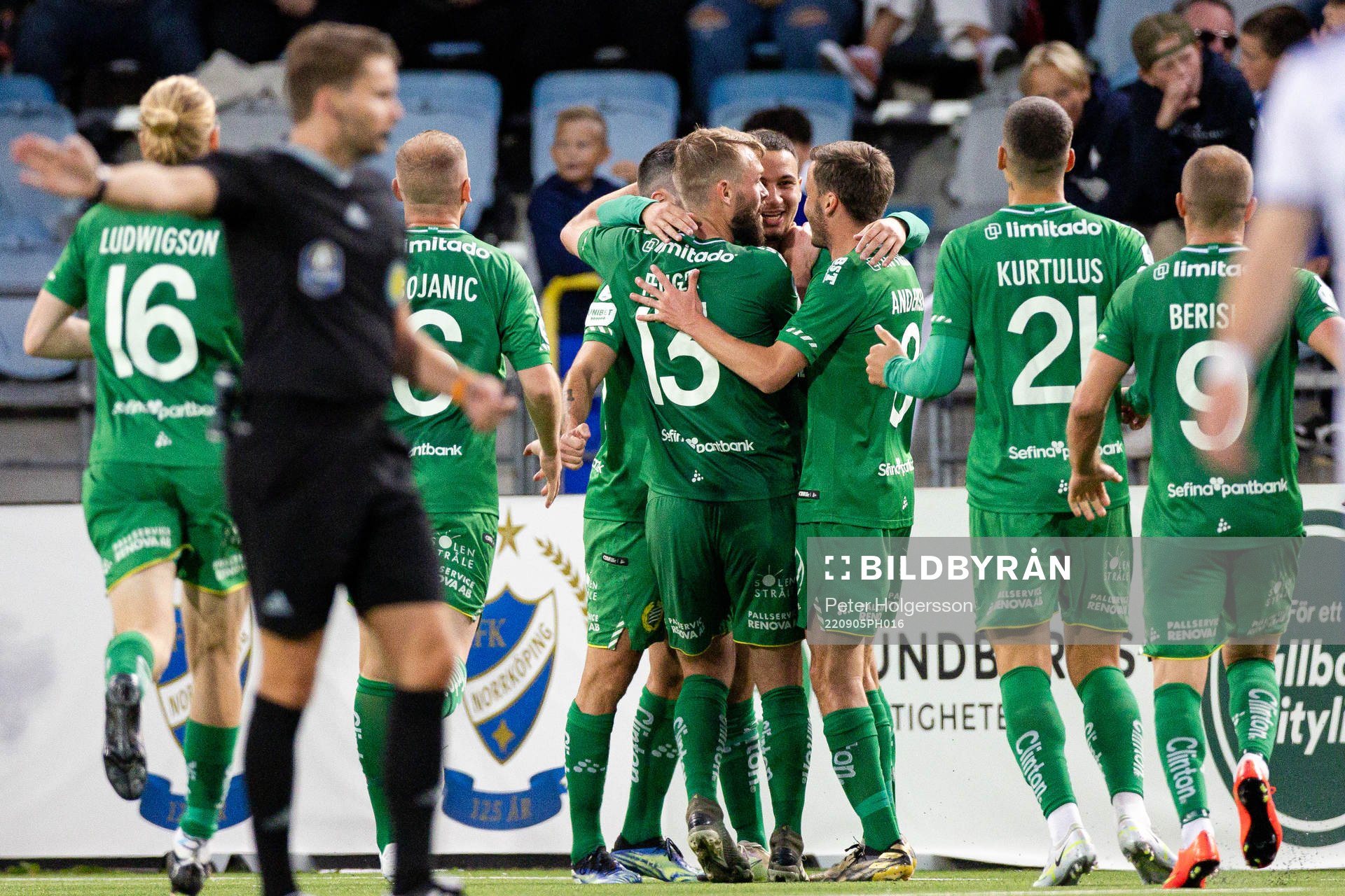 Hammarbys spelare jublar