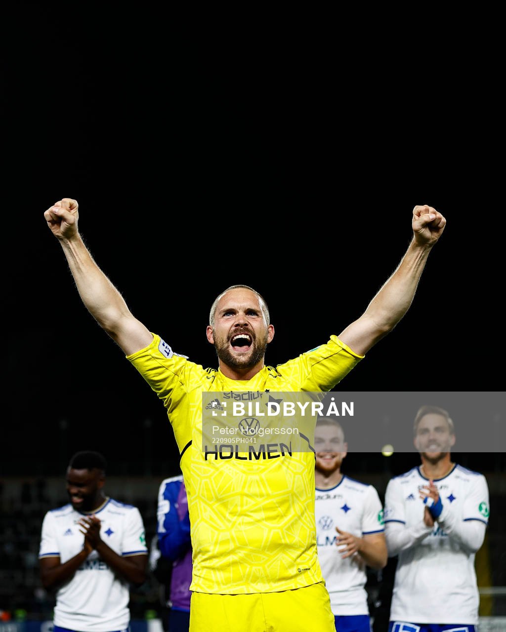 IFK Norrköpings målvakt Oscar Jansson jublar under fotbollsmatchen i Allsvenskan mellan IFK Norrköping och Hammarby den 5 september 2022 i Norrköping.