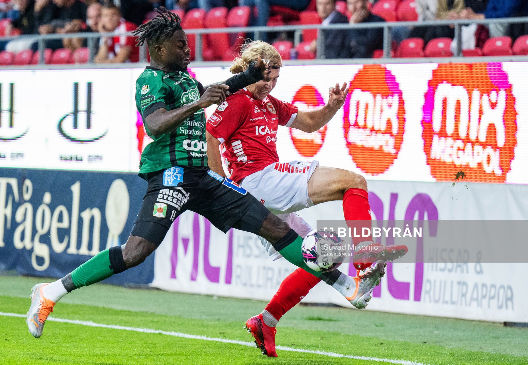 Varbergs Gideon Mensah och Kalmars Sebastian Nanasi