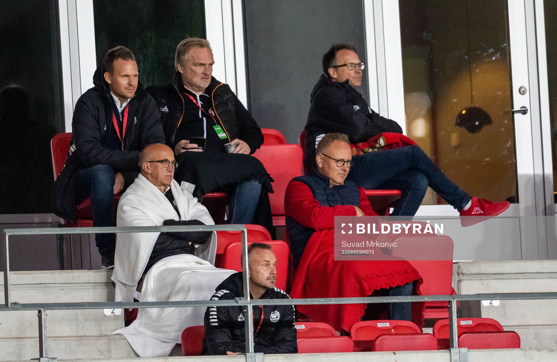 Kalmars sportchef Jörgen Petersson, klubbchef Markus Rosenlund, ordförande Anders Henriksson samt lokalpolitikern Johan Persson under fotbollsmatchen i Allsvenskan mellan Kalmar och Varberg den 5 september 2022 i Kalmar.