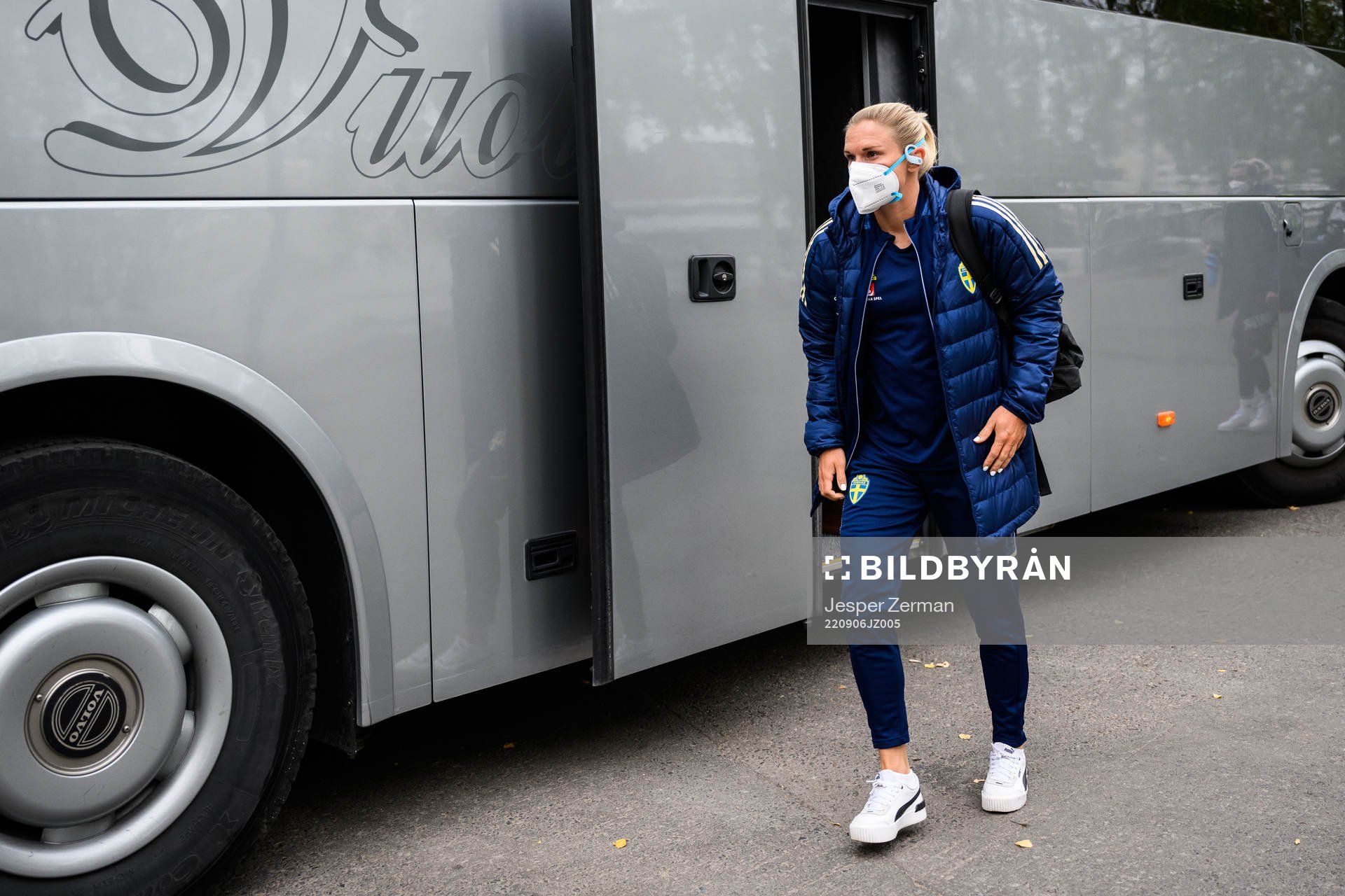 Jonna Andersson arrives at Tampere Stadium