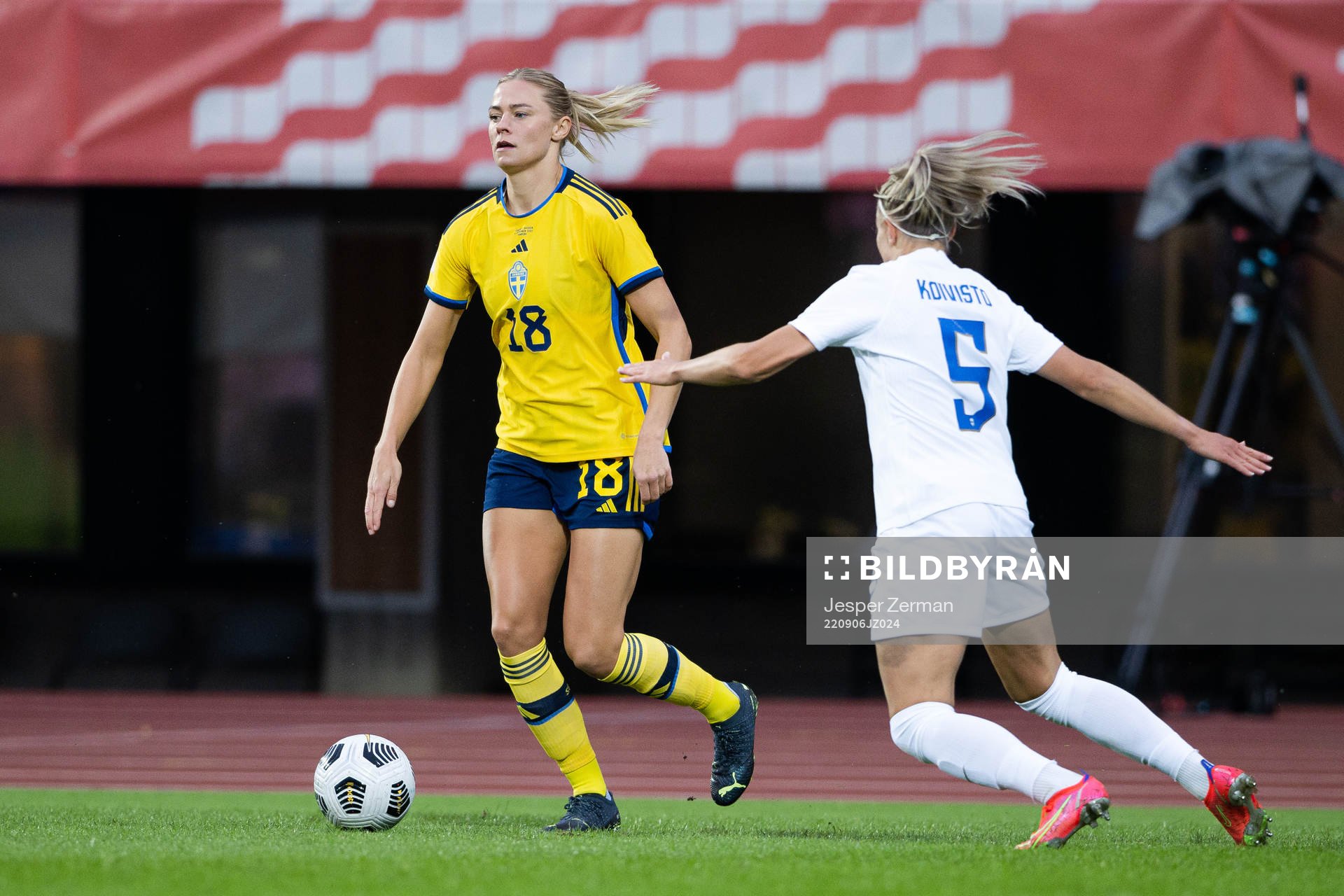 Fridolina Rolfö of Sweden and Emma Koivisto of Finland during the FIFA Women's World Cup Qualifier football match between Finland and Sweden on September 6, 2022 in Tampere.
