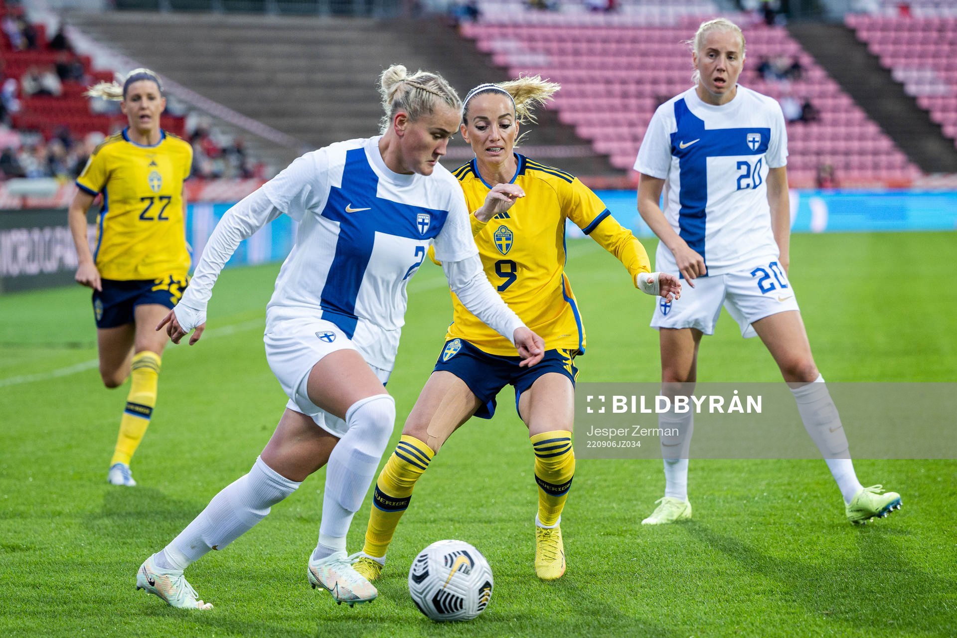 Kosovare Asllani of Sweden and Elli Pikkujämsä of Finland